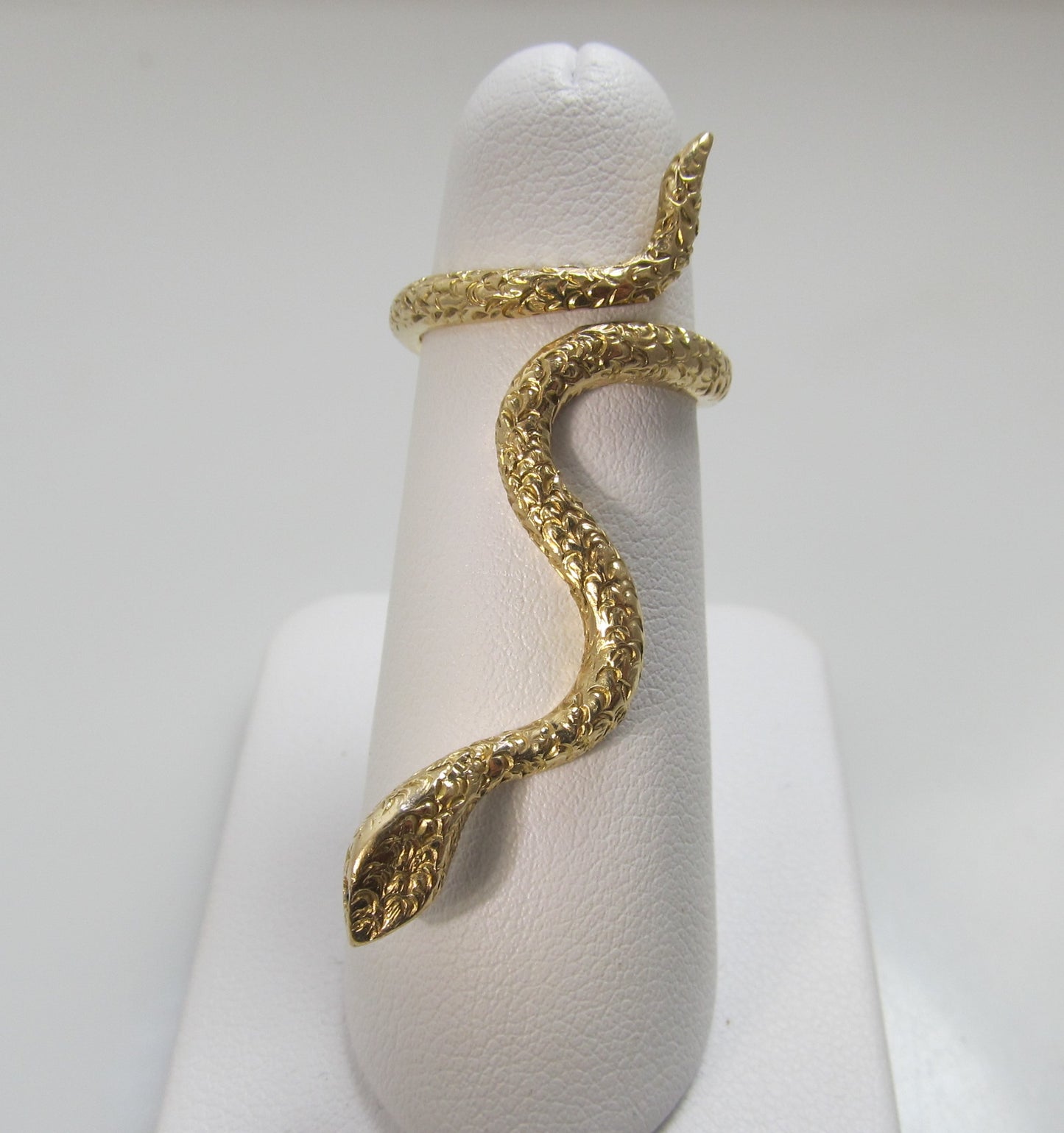 Neat vintage long snake ring with sapphire eyes