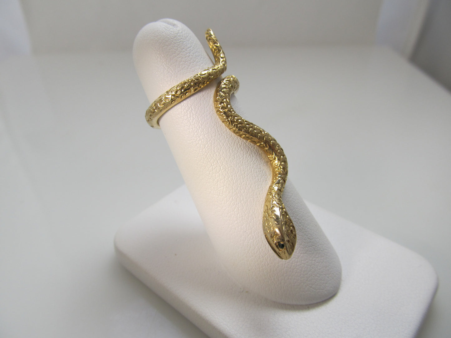 Neat vintage long snake ring with sapphire eyes