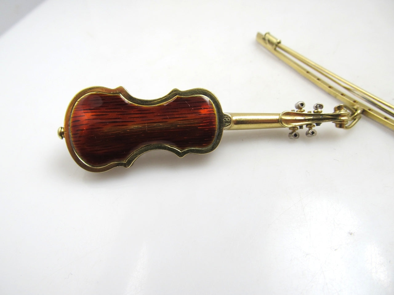 18k yellow gold enamel stylized violin brooch with diamonds