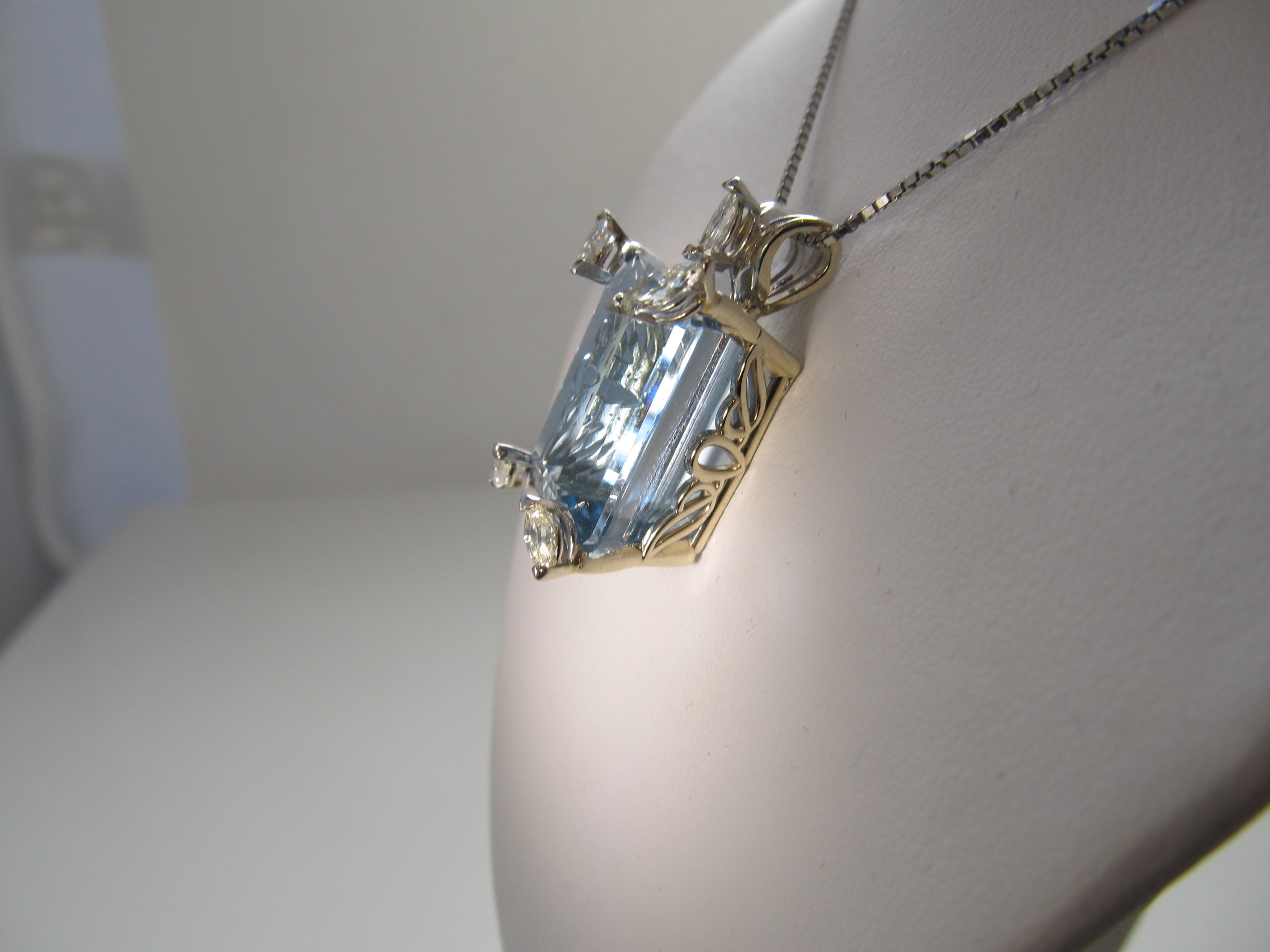 20.00ct aquamarine and diamond necklace