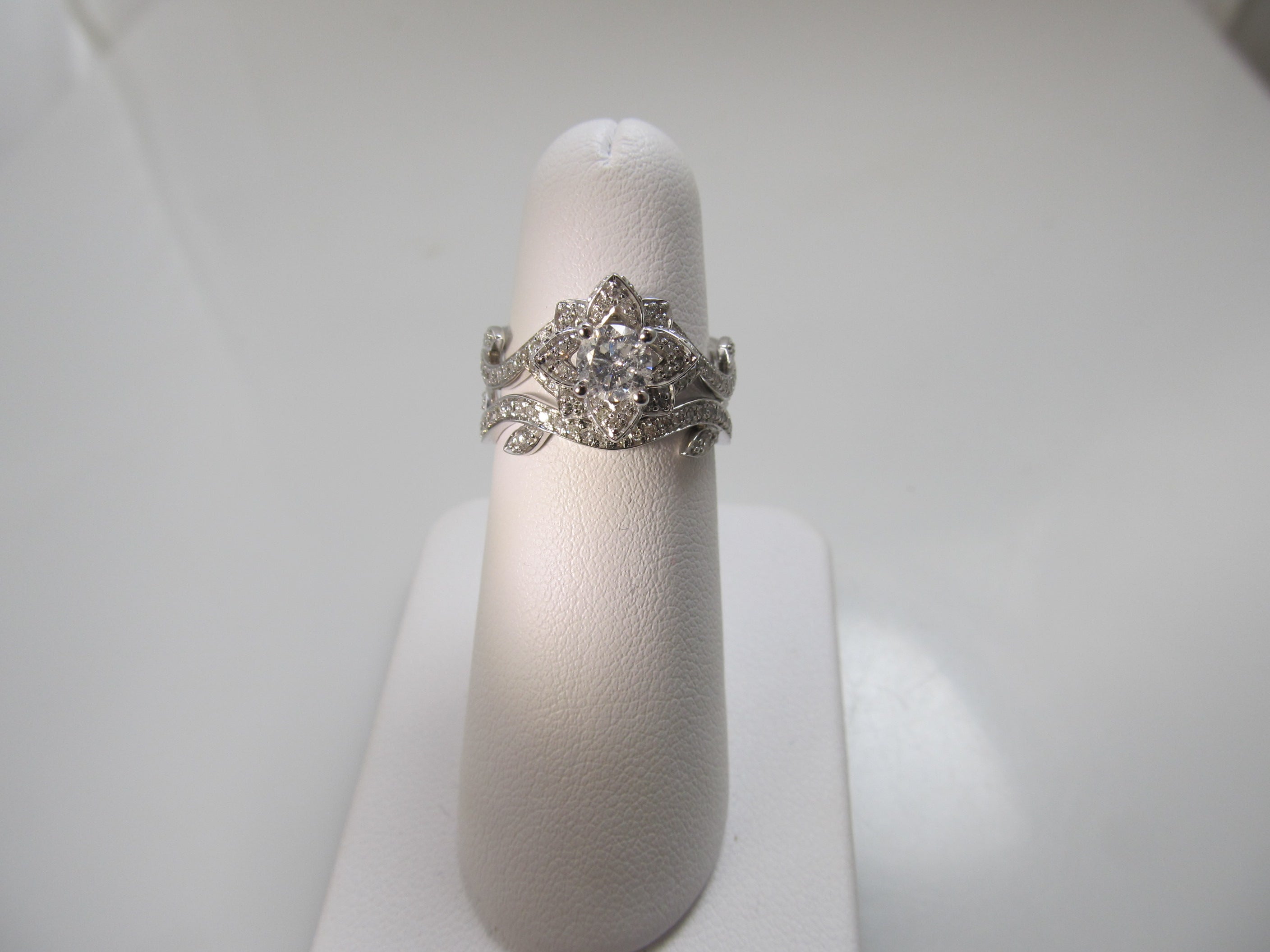 Super pretty 2ct TW diamond wedding set