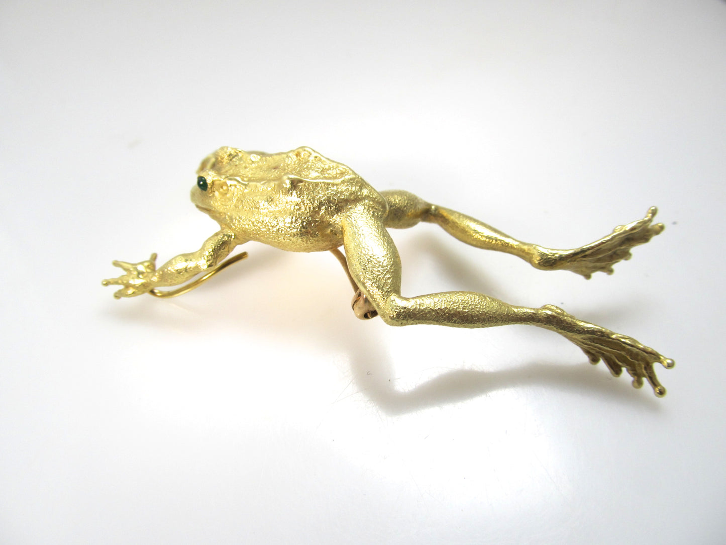 Signed AH 18k yellow gold leaping frog pendant, emerald eyes
