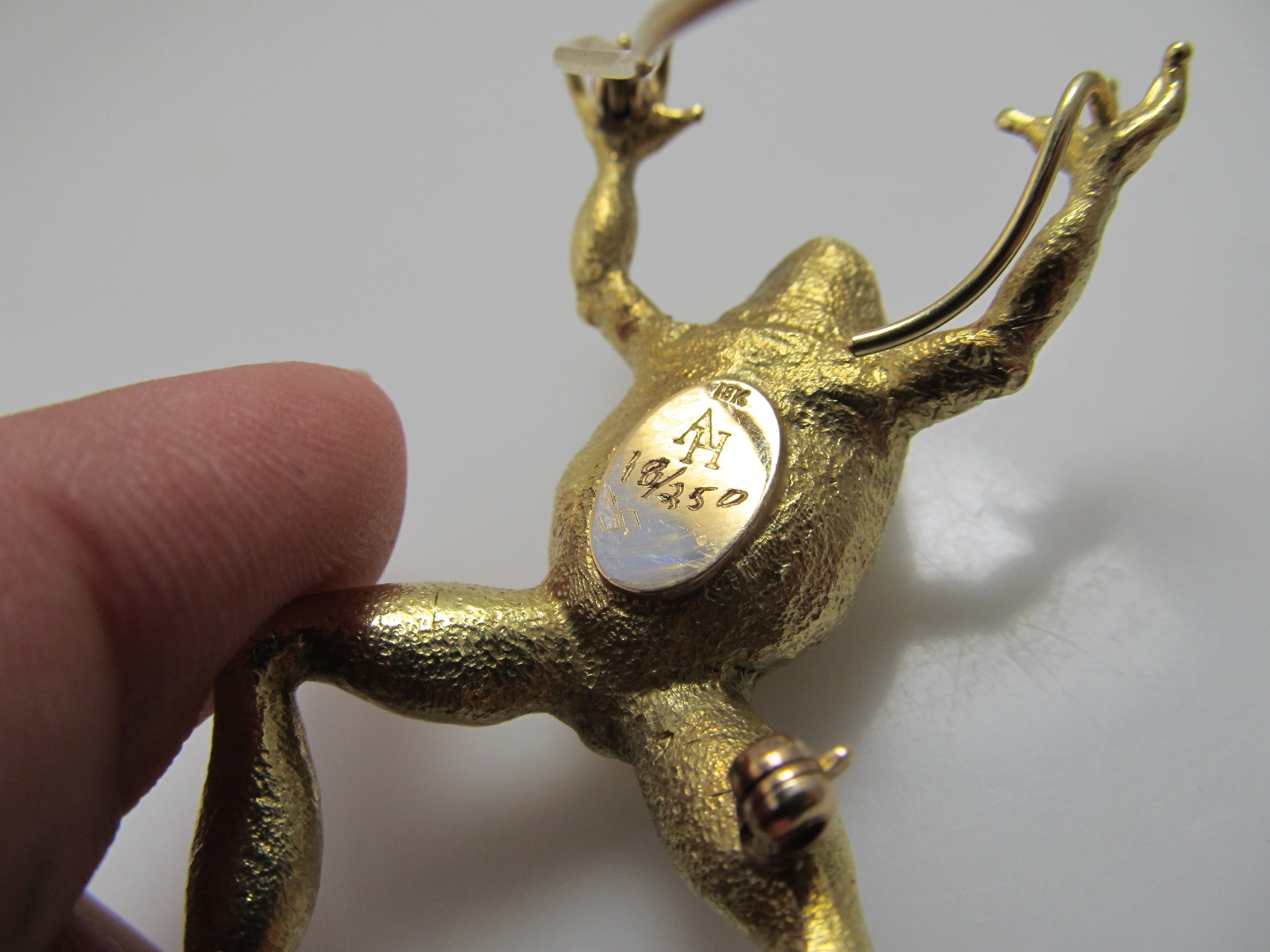 Signed AH 18k yellow gold leaping frog pendant, emerald eyes