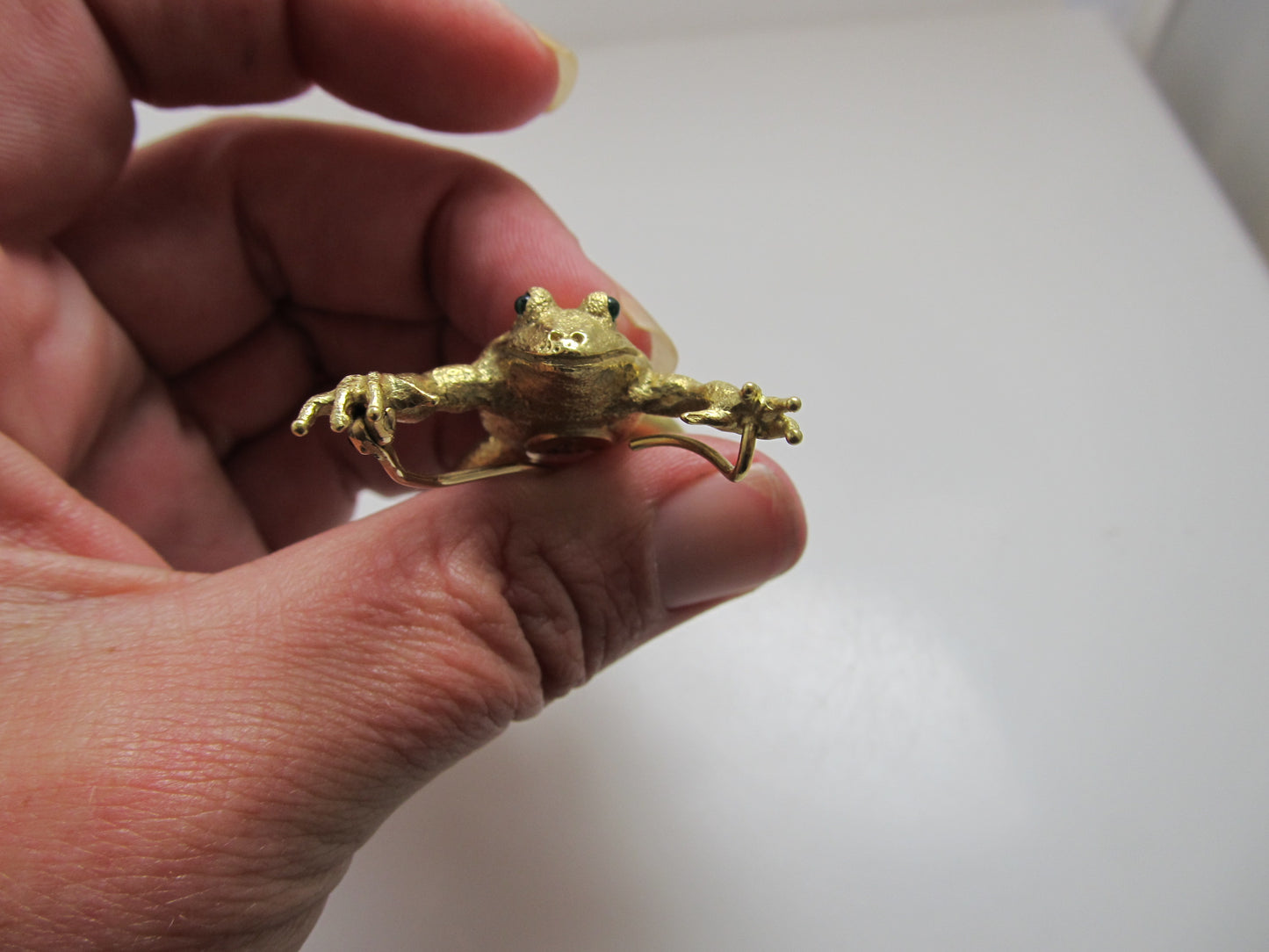 Signed AH 18k yellow gold leaping frog pendant, emerald eyes