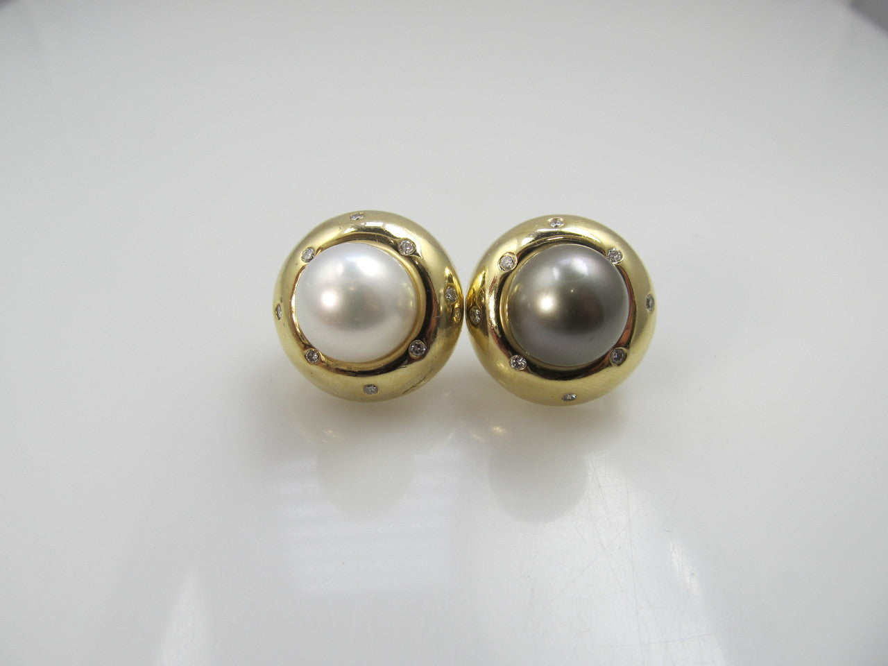 14k Yellow Gold Diamond Earrings With Black And White Pearls