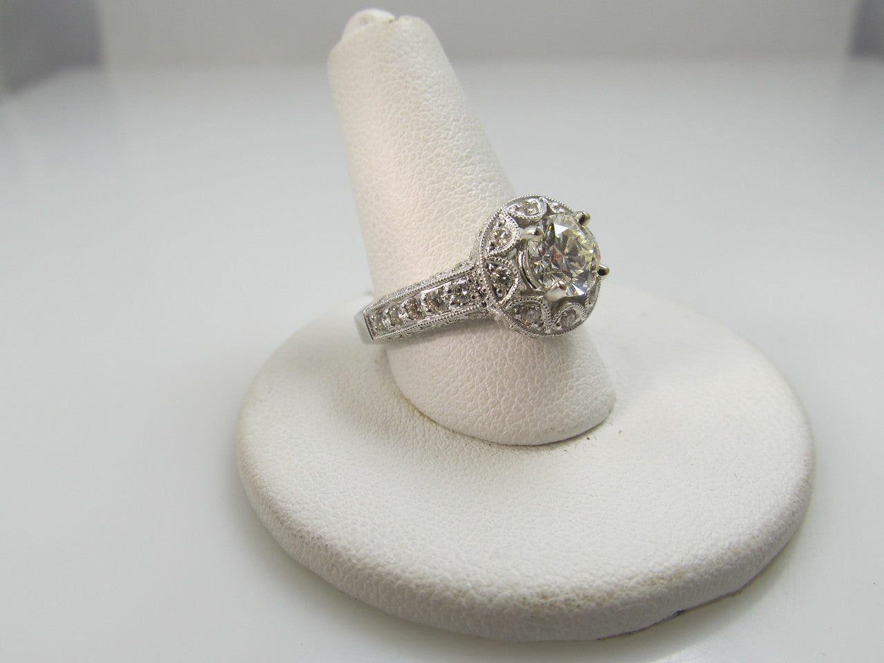 Estate 18k White Gold Halo Ring With 1.50cts Tw In Diamonds