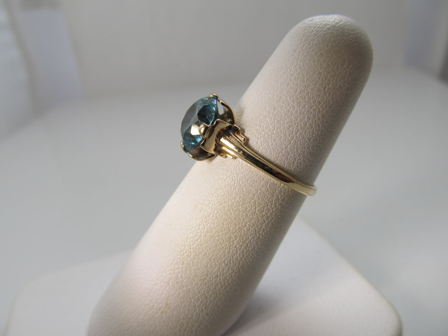 Vintage 2.50ct natural blue zircon ring