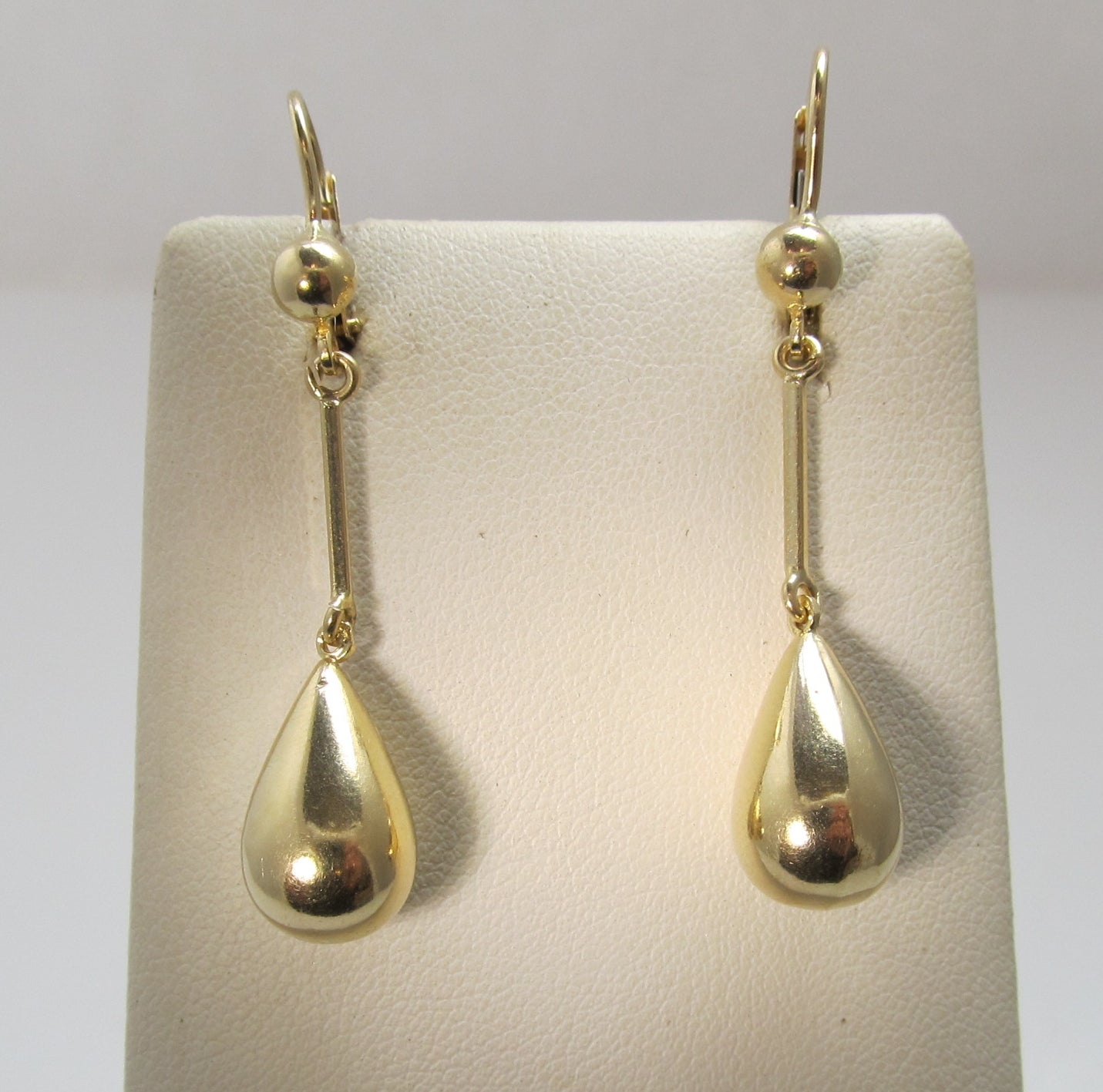 Pretty 14k yellow gold drop earrings