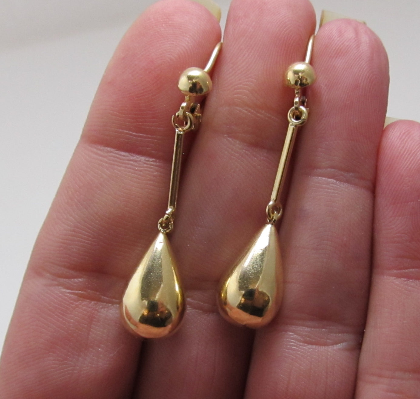 Pretty 14k yellow gold drop earrings