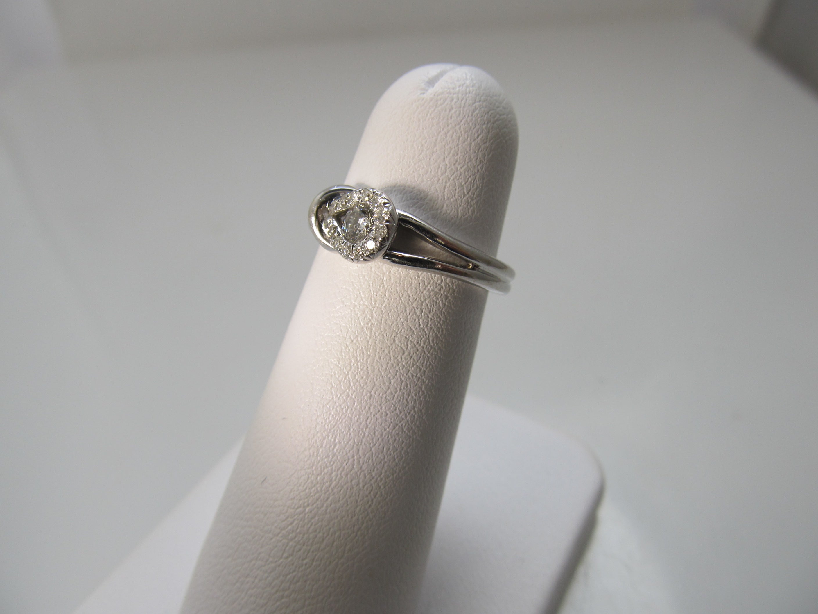 Estate 14k white gold diamond ring
