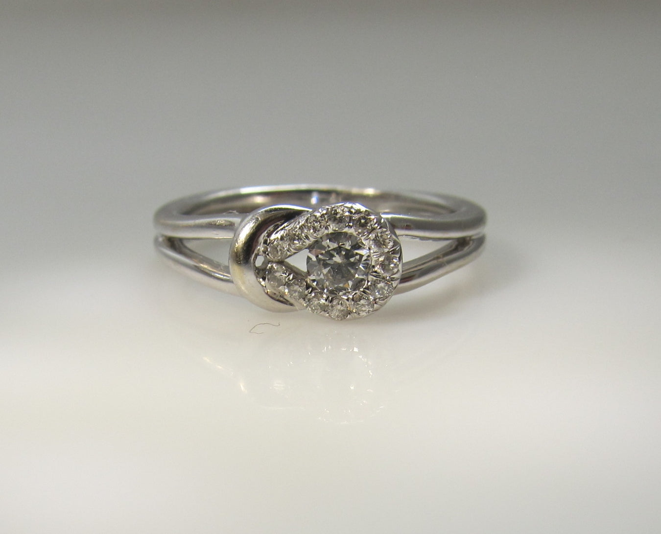 Estate 14k white gold diamond ring