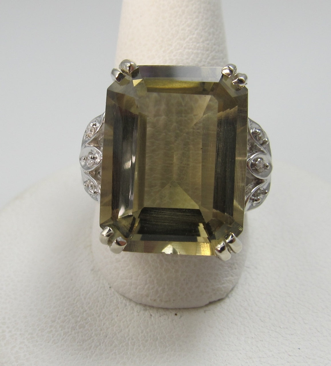 14k White Gold Ring With Diamonds And A 13.00ct Smokey Quartz