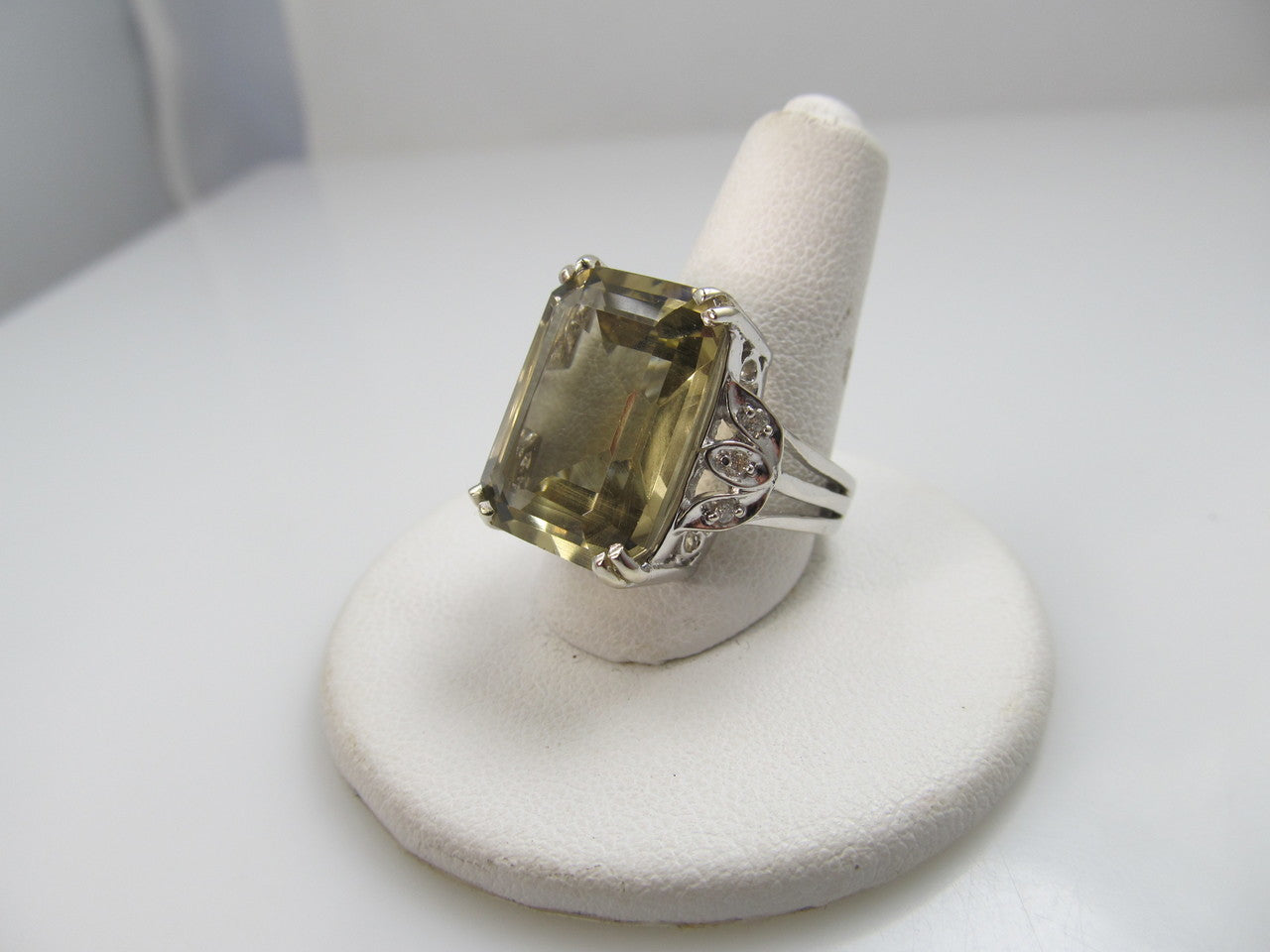 14k White Gold Ring With Diamonds And A 13.00ct Smokey Quartz