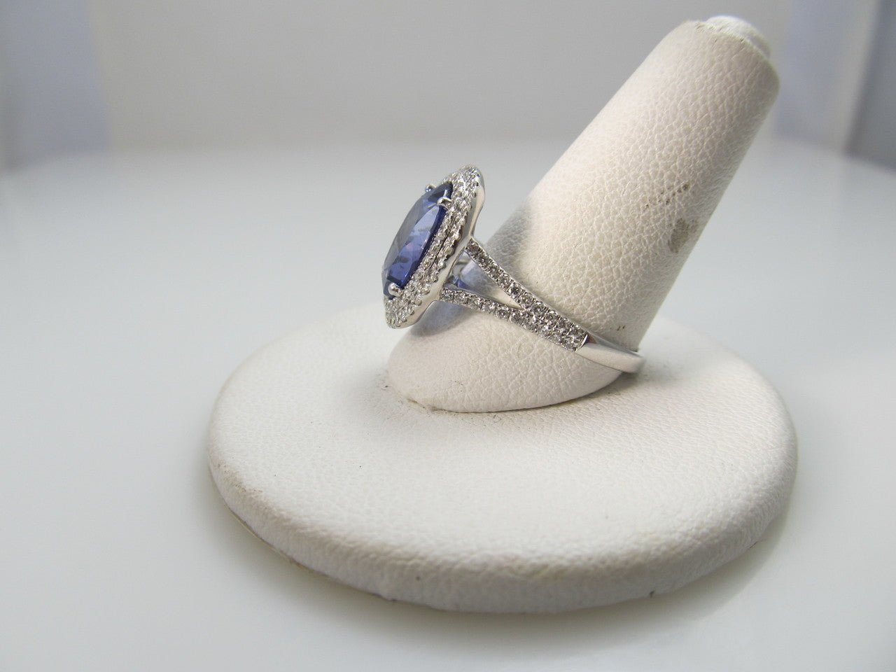 14k White Gold Ring With A 3ct Tanzanite And 1.30cts In Diamonds