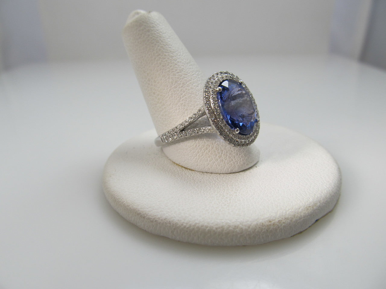 14k White Gold Ring With A 3ct Tanzanite And 1.30cts In Diamonds