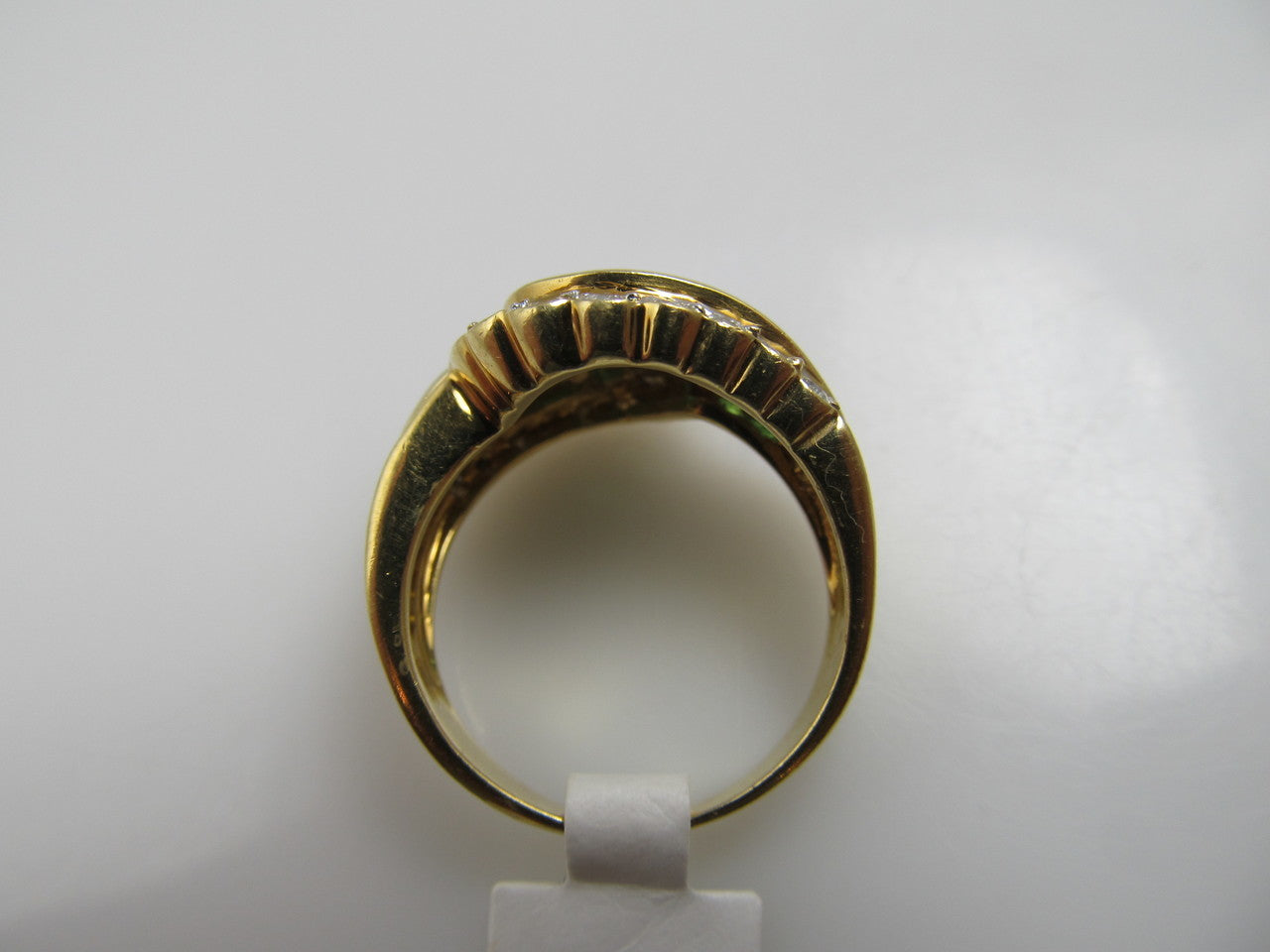 18k Yellow Gold Ring With .90cts In Diamonds And 1ct In Emeralds
