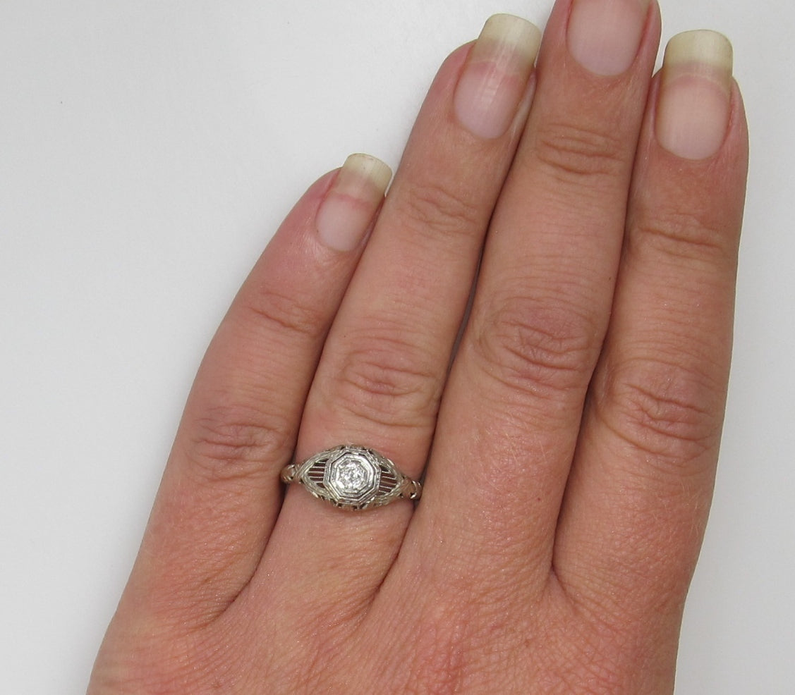 Antique 18k White Gold Filigree Ring With A .20ct Diamond. Circa 1920.