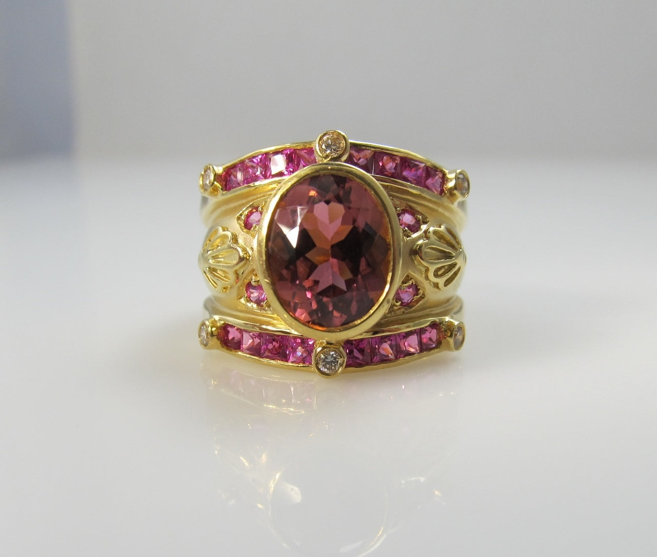18k Yellow Gold Cigar Band Ring With A 2.50ct Center Pink Tourmaline And .20cts In Diamonds