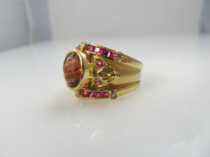 18k Yellow Gold Cigar Band Ring With A 2.50ct Center Pink Tourmaline And .20cts In Diamonds