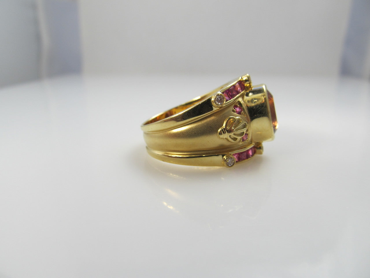 18k Yellow Gold Cigar Band Ring With A 2.50ct Center Pink Tourmaline And .20cts In Diamonds