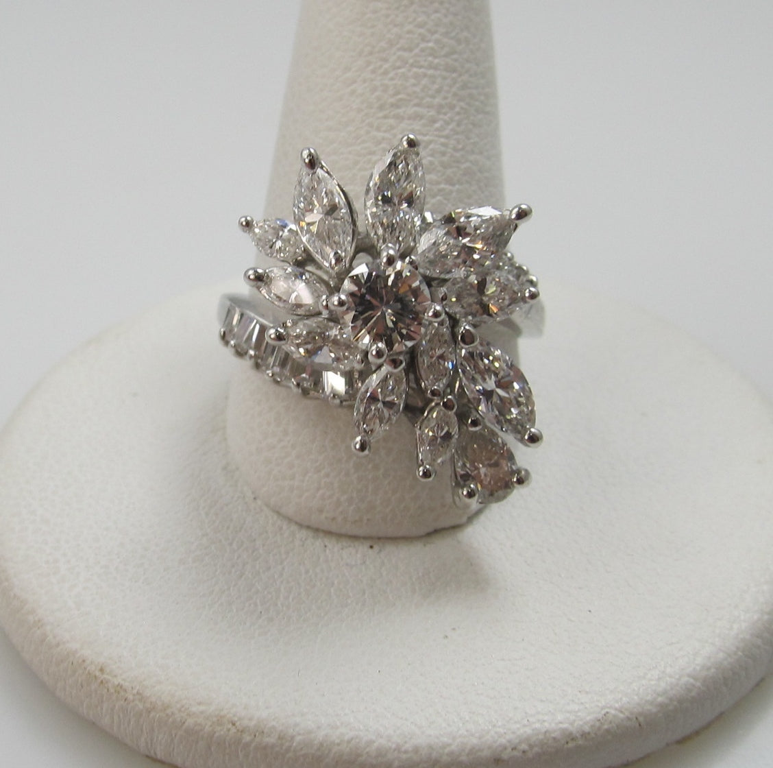 Vintage 14k White Gold Cocktail Ring With 2.40cts In Diamonds