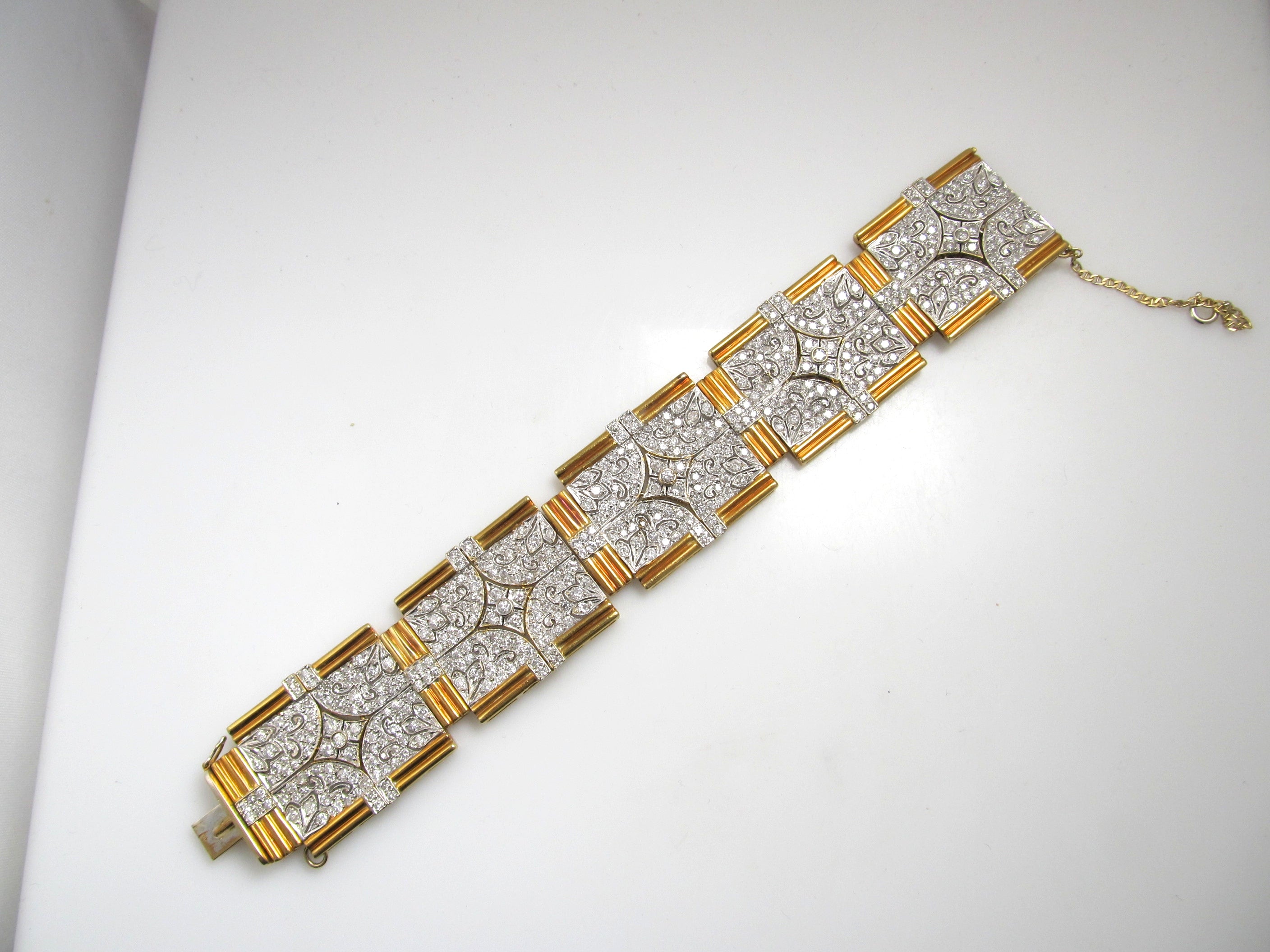 Hollywood style 18k bracelet with 13.50cts in diamonds