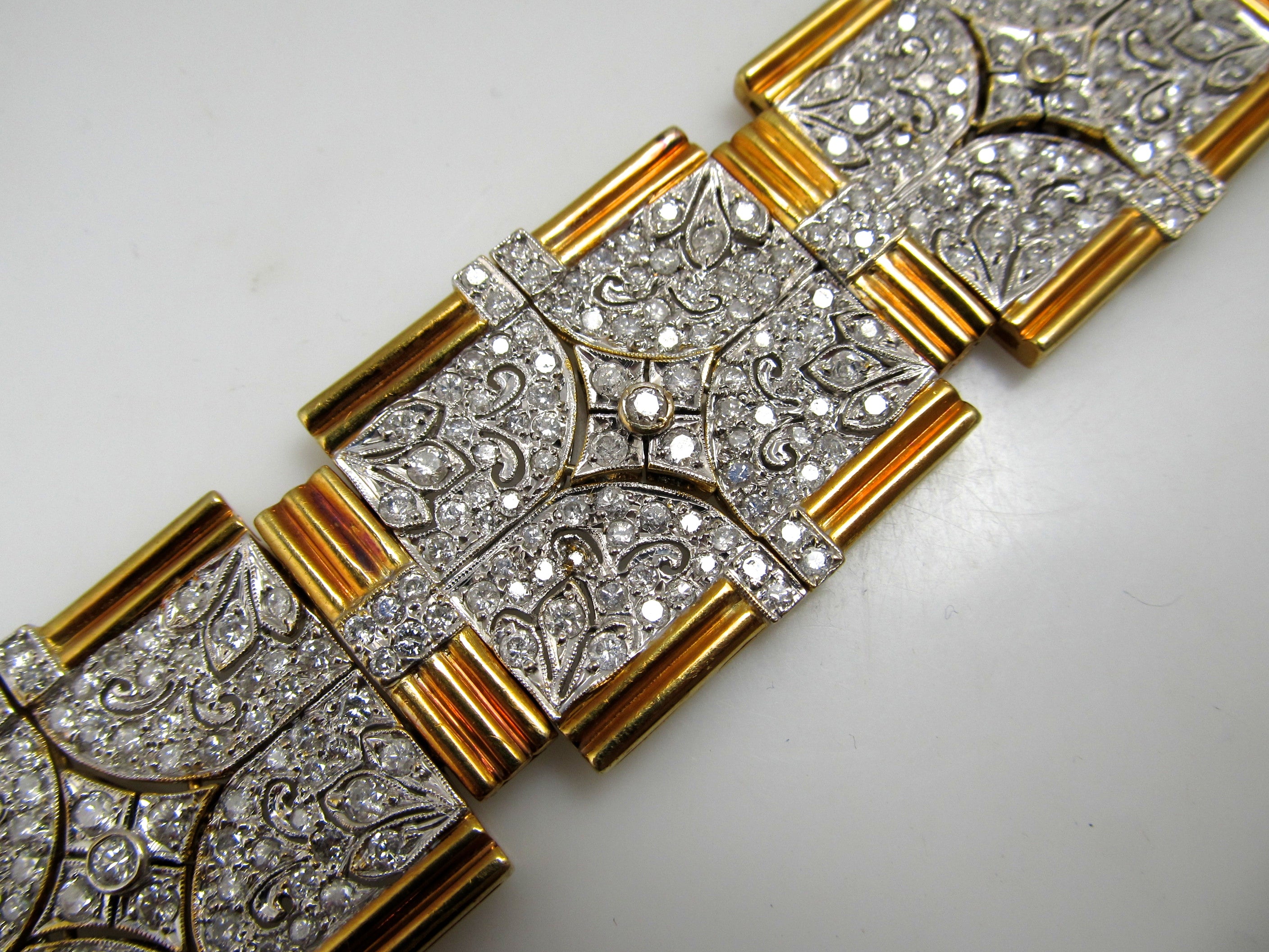 Hollywood style 18k bracelet with 13.50cts in diamonds