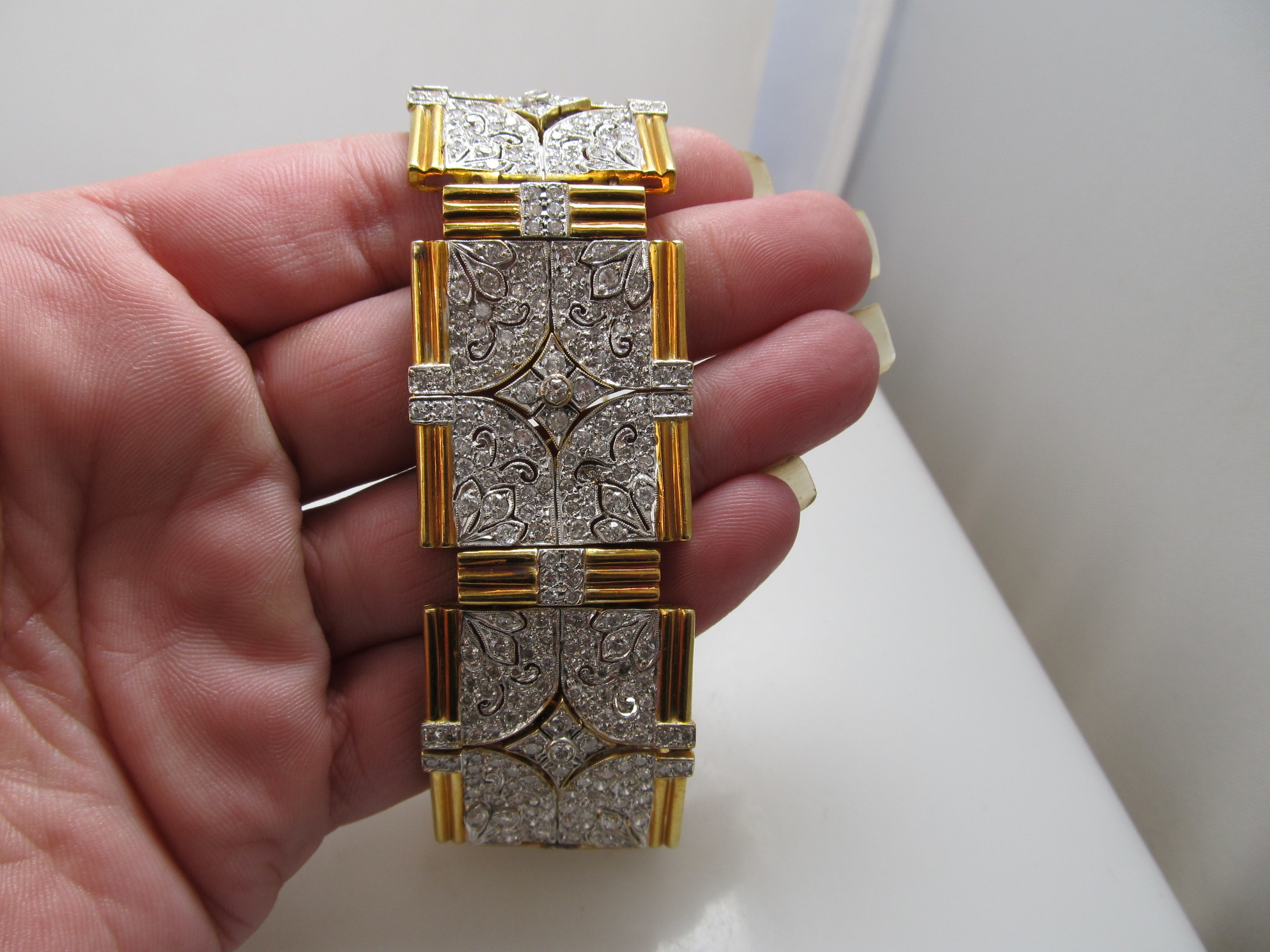 Hollywood style 18k bracelet with 13.50cts in diamonds