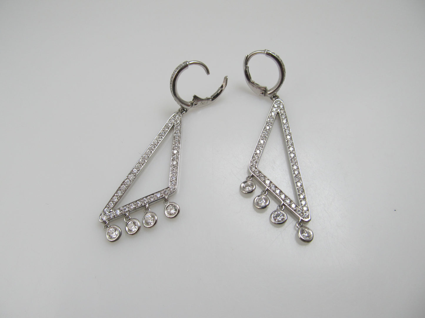 18k White Gold Earrings With 2cts In Diamonds