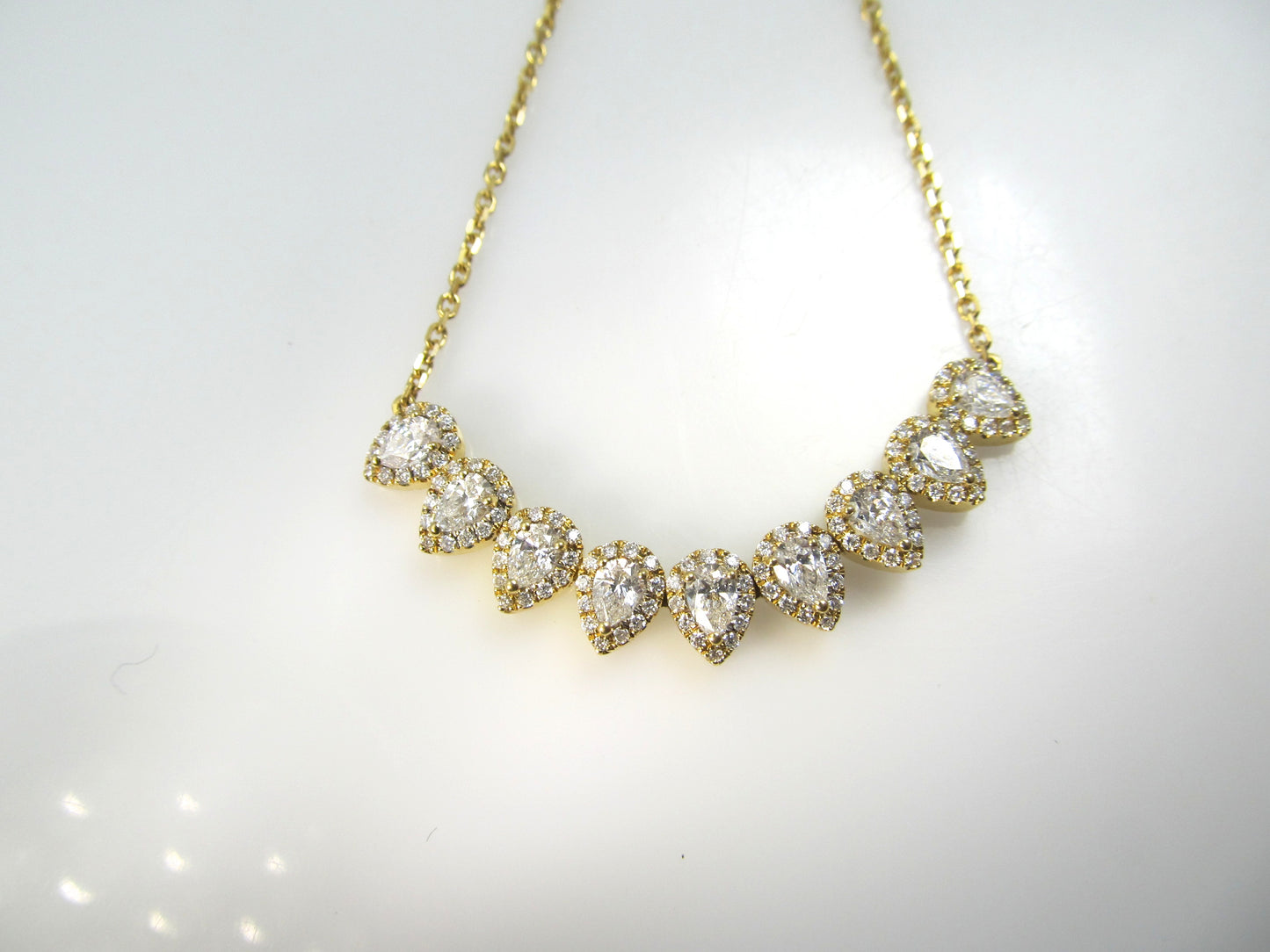 18k Yellow Gold Necklace With 2cts In Round And Pear Cut Diamonds