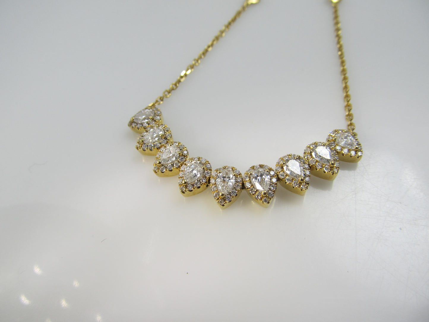 18k Yellow Gold Necklace With 2cts In Round And Pear Cut Diamonds