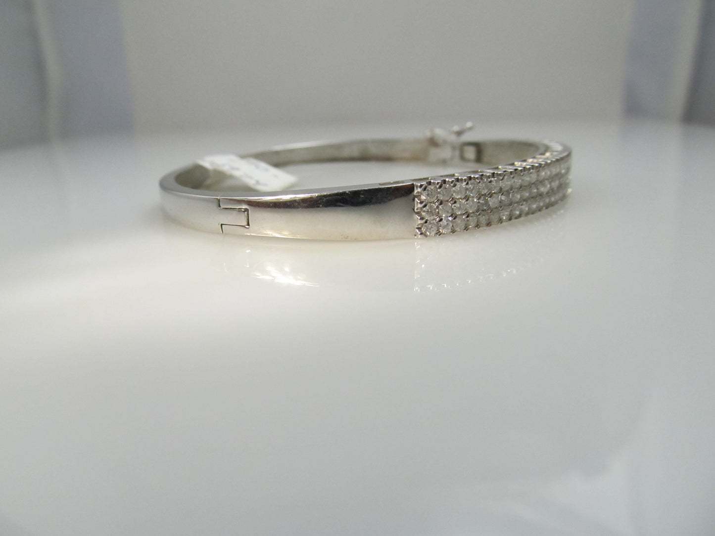 14k white gold 1.80ct diamond bangle bracelet
