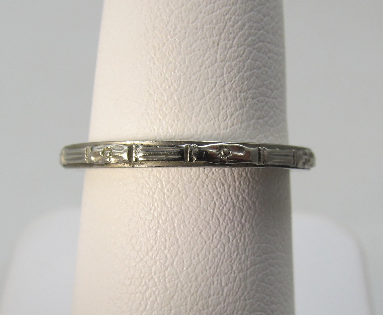 18k white gold wedding band dated 1928