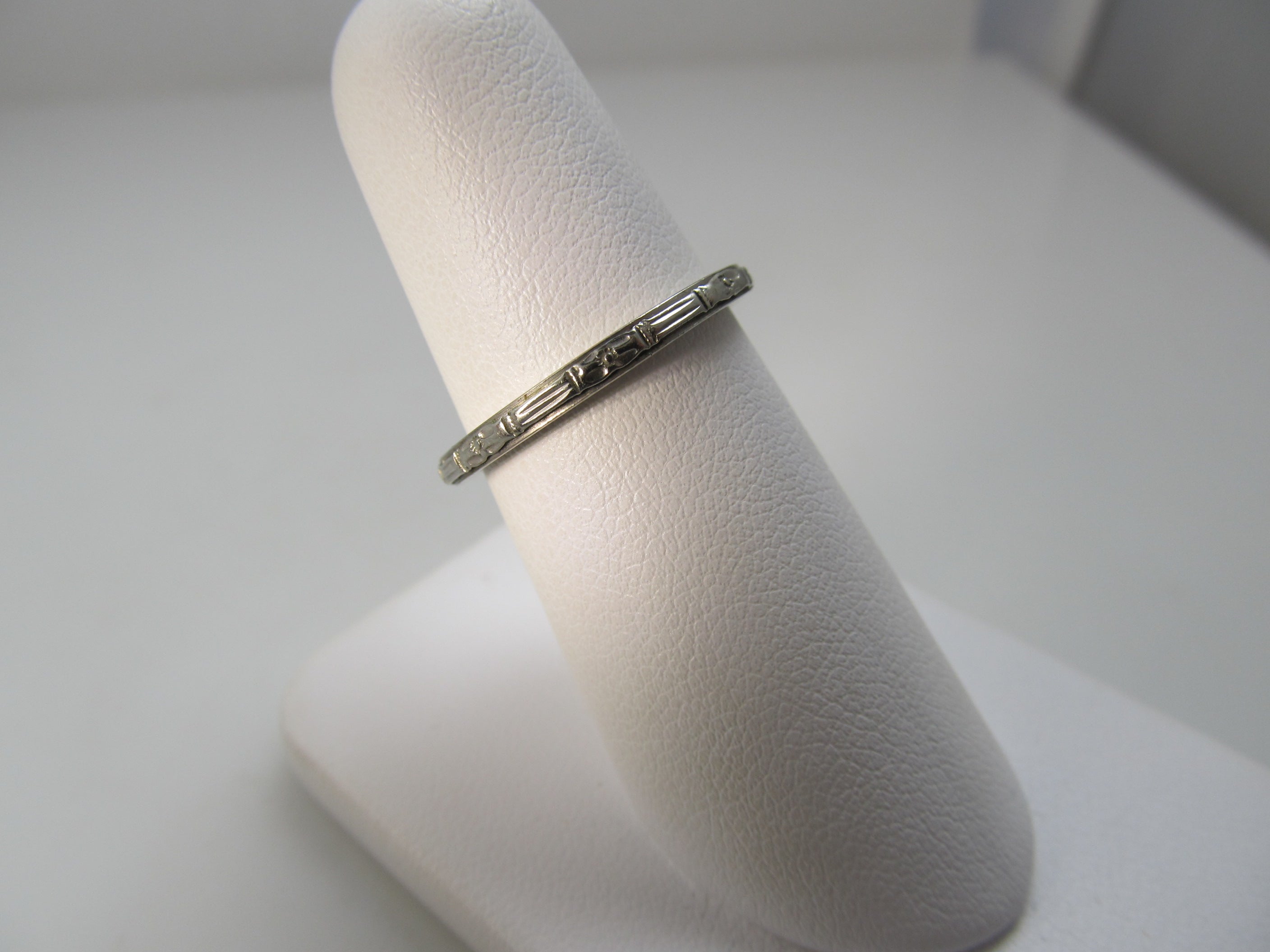 18k white gold wedding band dated 1928