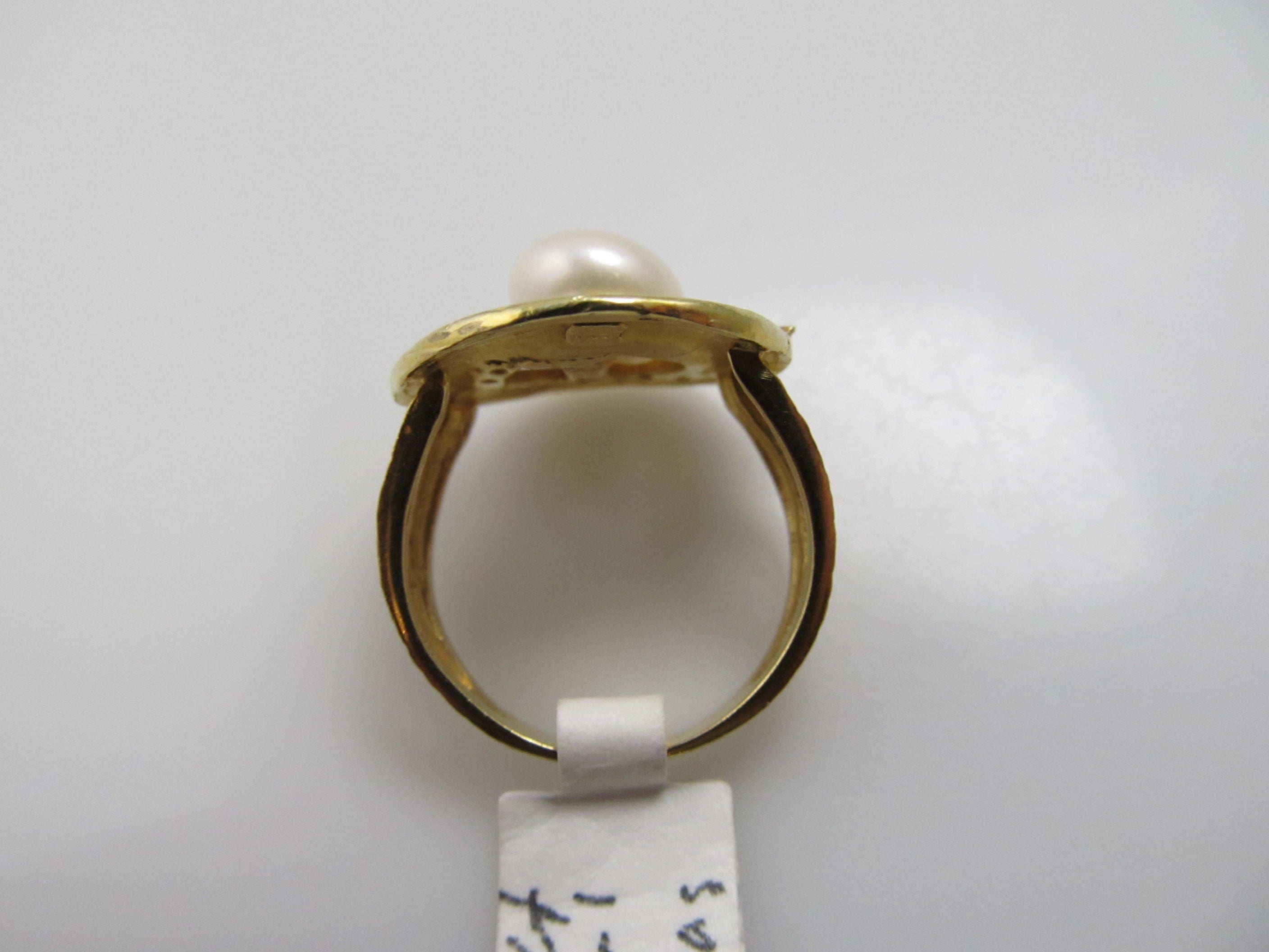 Yellow gold pearl and diamond ring