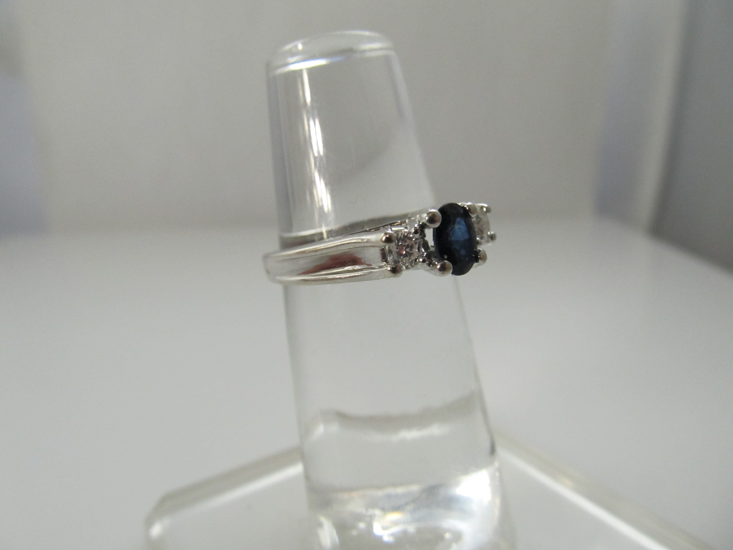 3 stone sapphire diamond ring