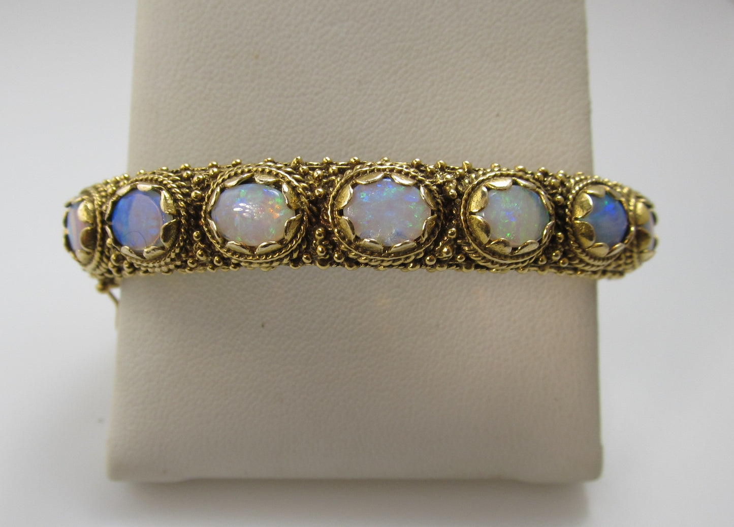 Vintage 4.00ct opal bangle bracelet, 14k yellow gold