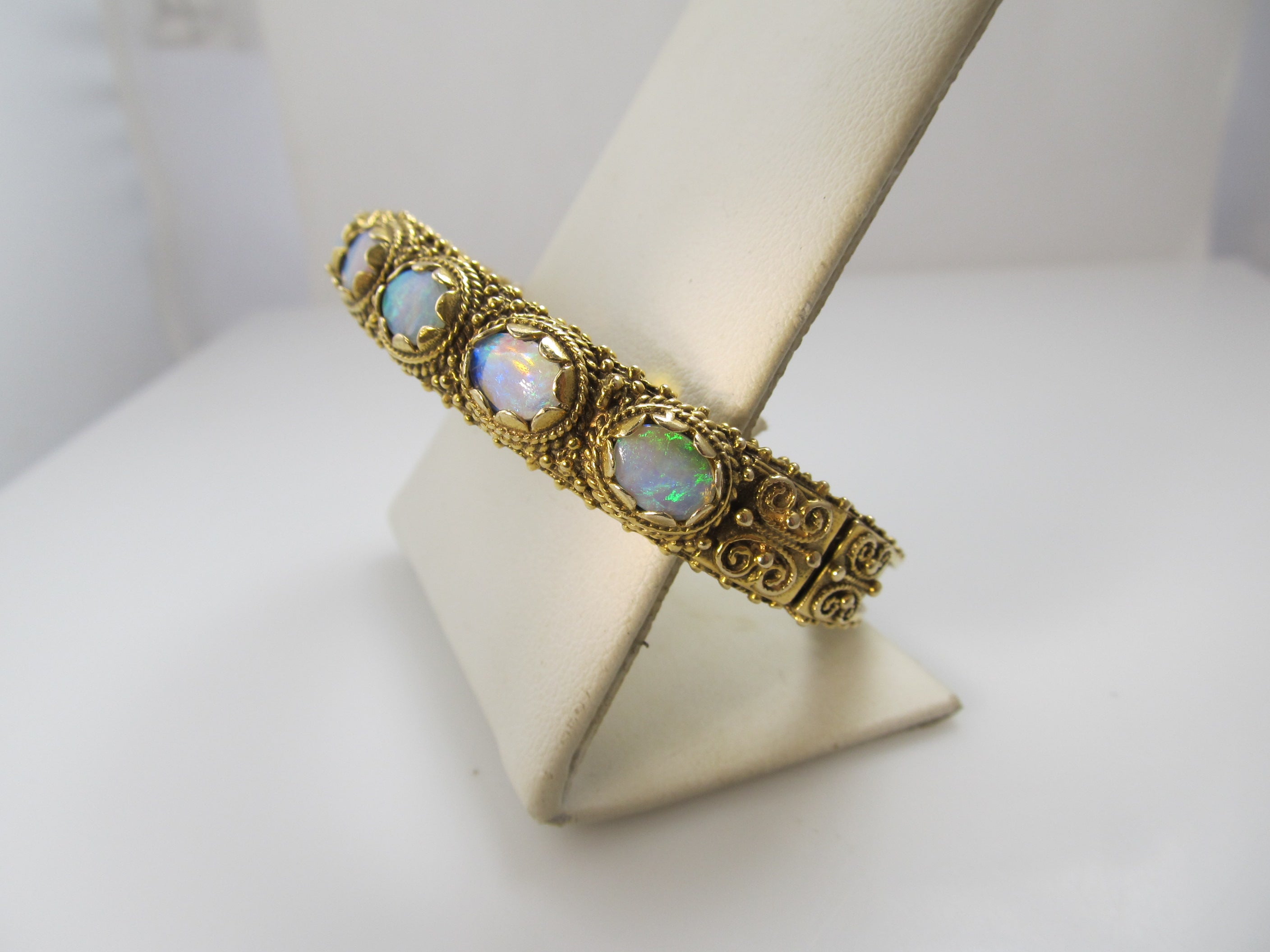 Vintage 4.00ct opal bangle bracelet, 14k yellow gold