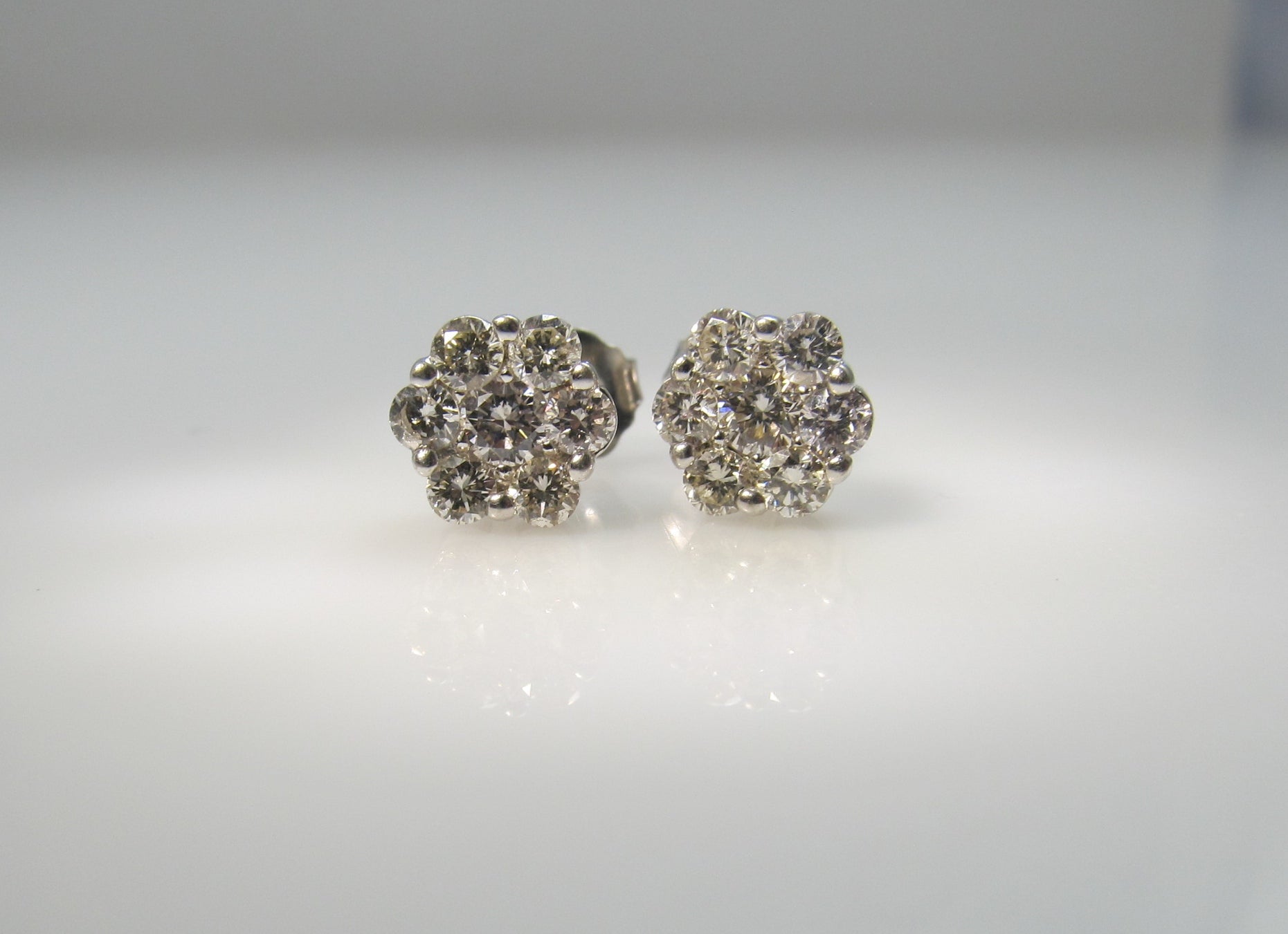 14k white gold diamond cluster stud earrings