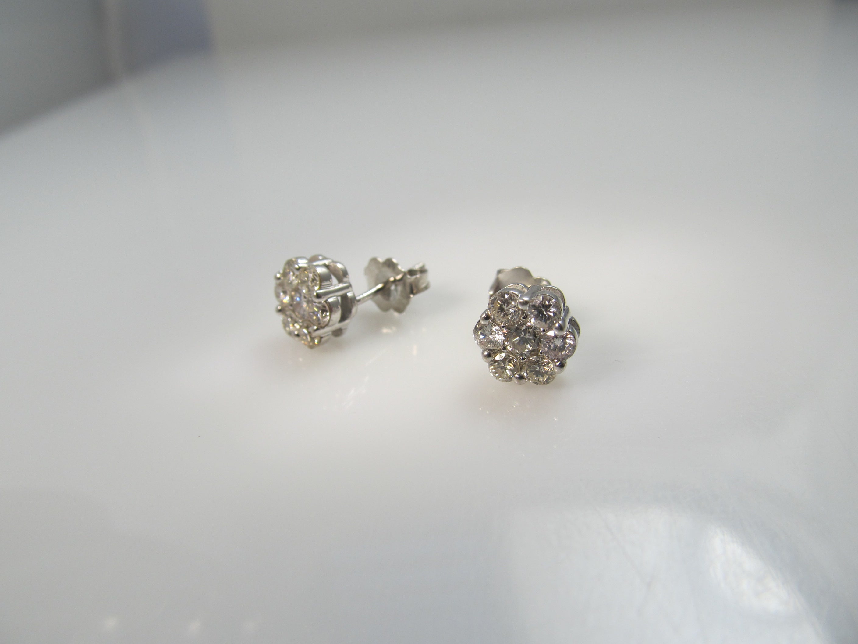 14k white gold diamond cluster stud earrings