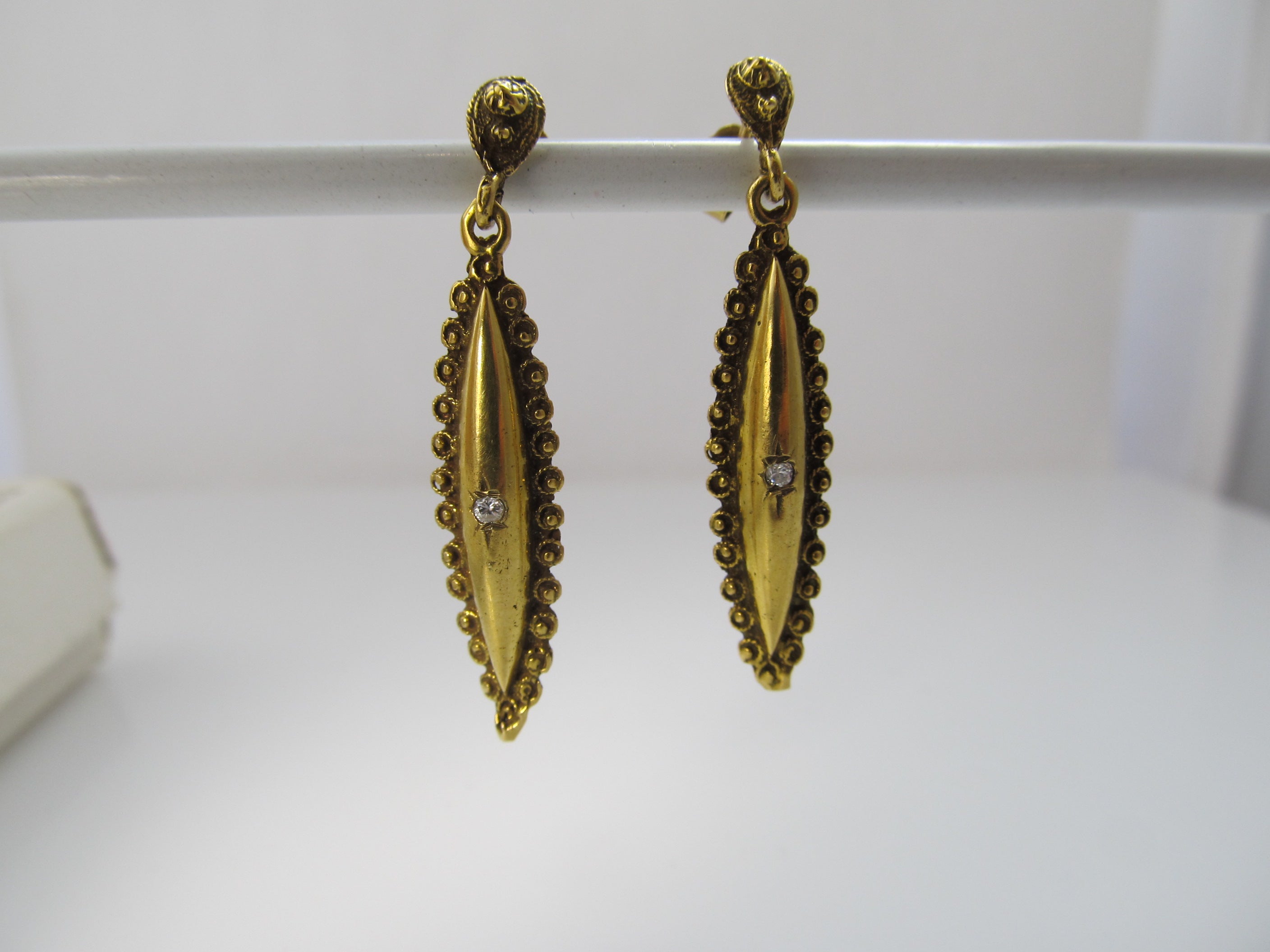 Vintage yellow gold drop earrings