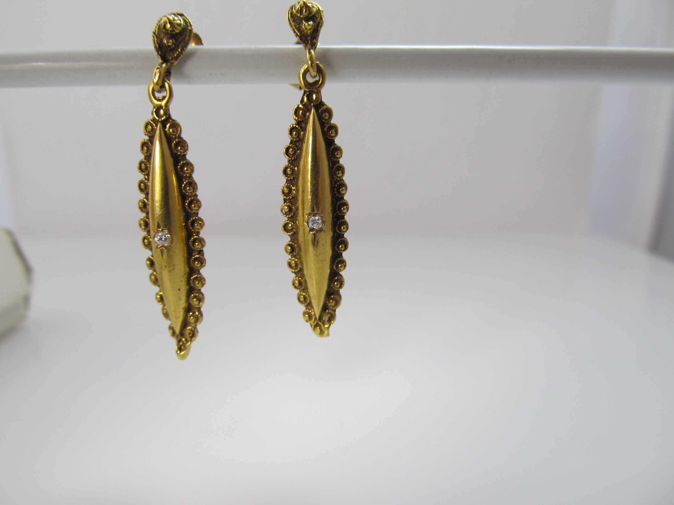 Vintage yellow gold drop earrings