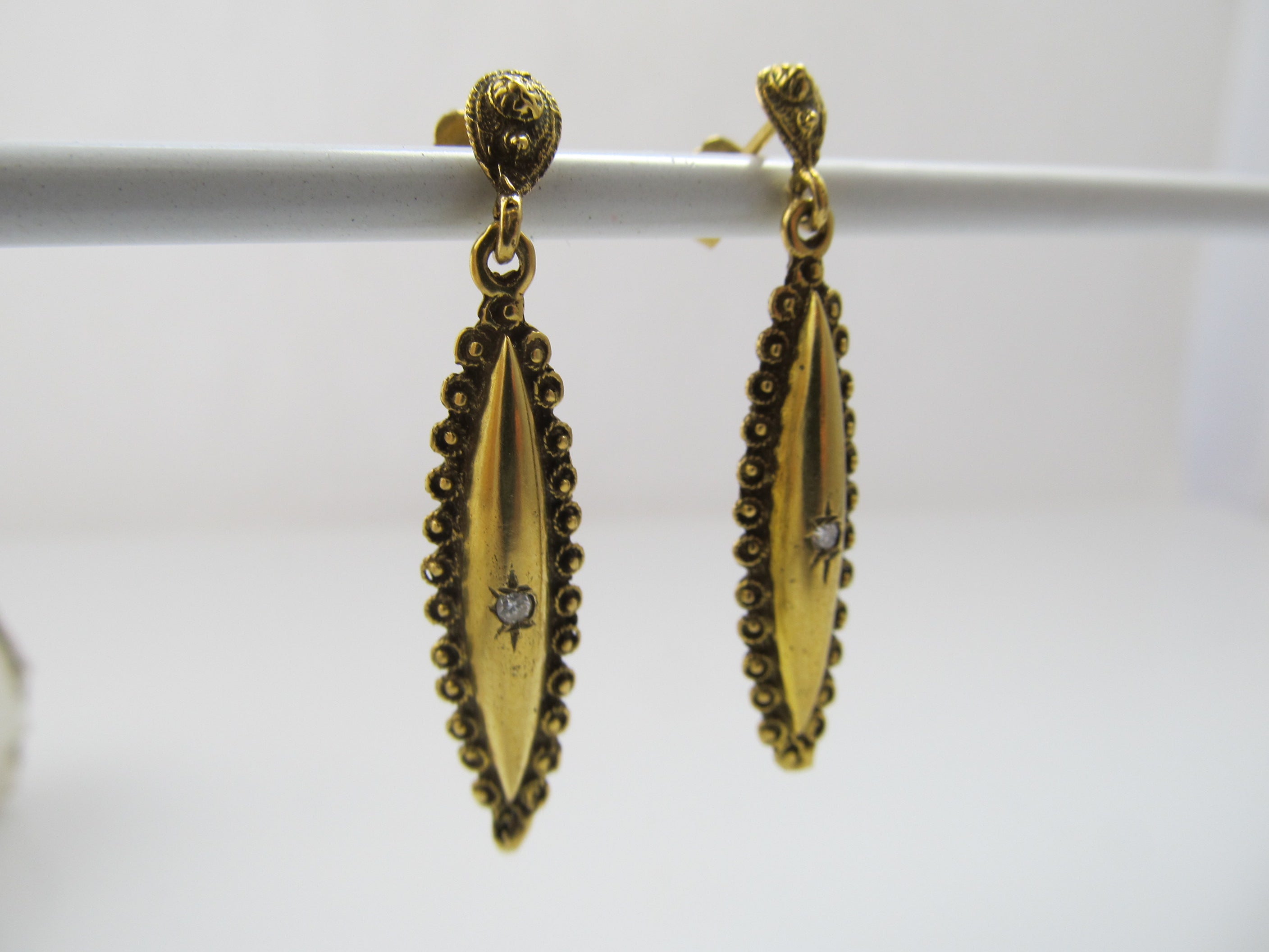 Vintage yellow gold drop earrings