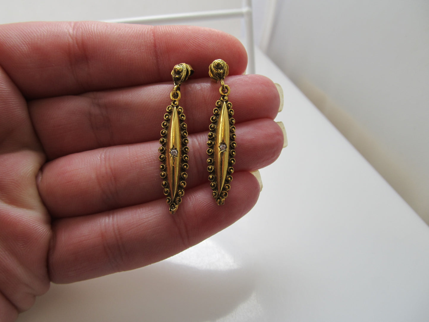 Vintage yellow gold drop earrings