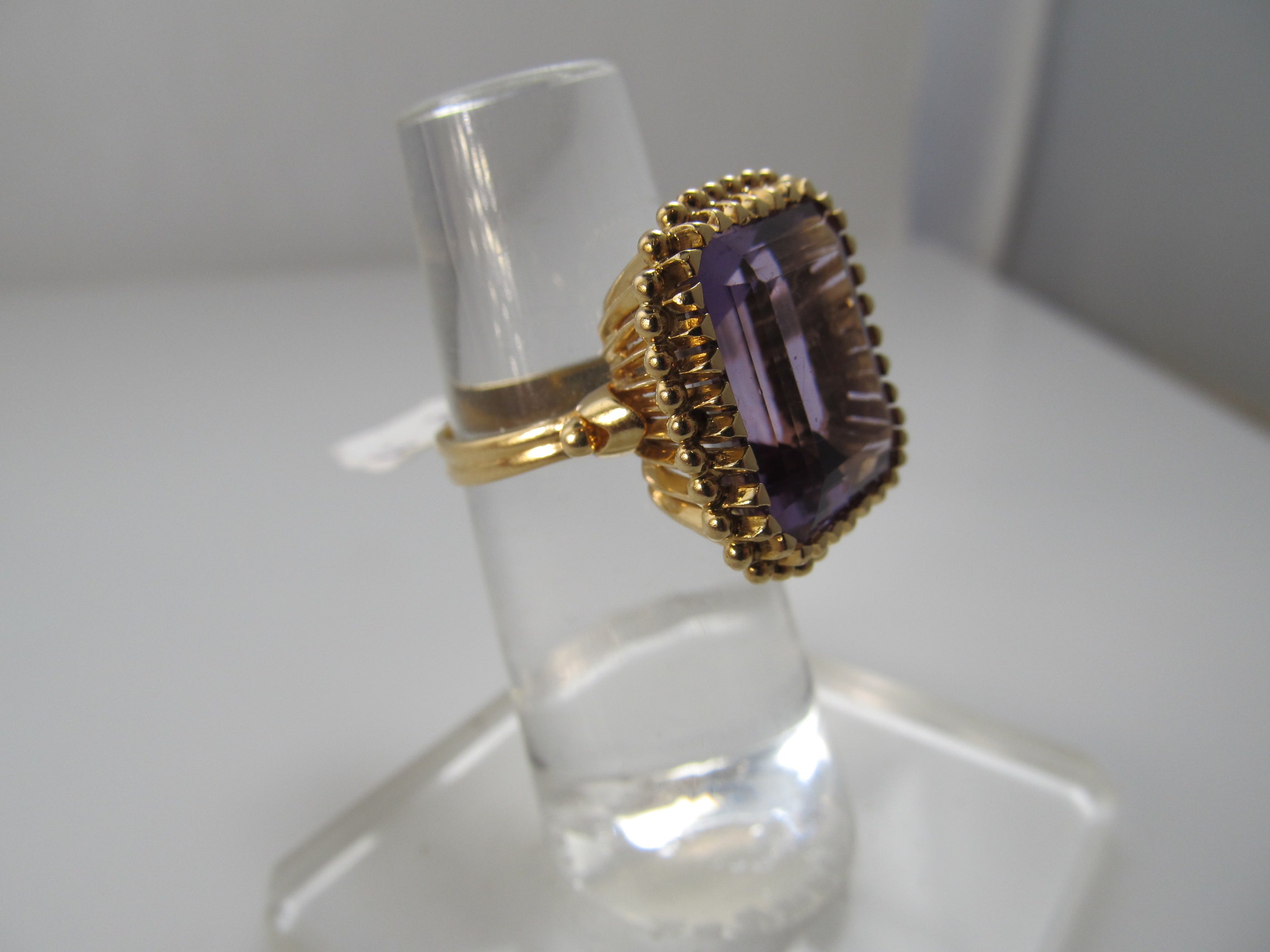 Pretty 10.00ct amethyst ring