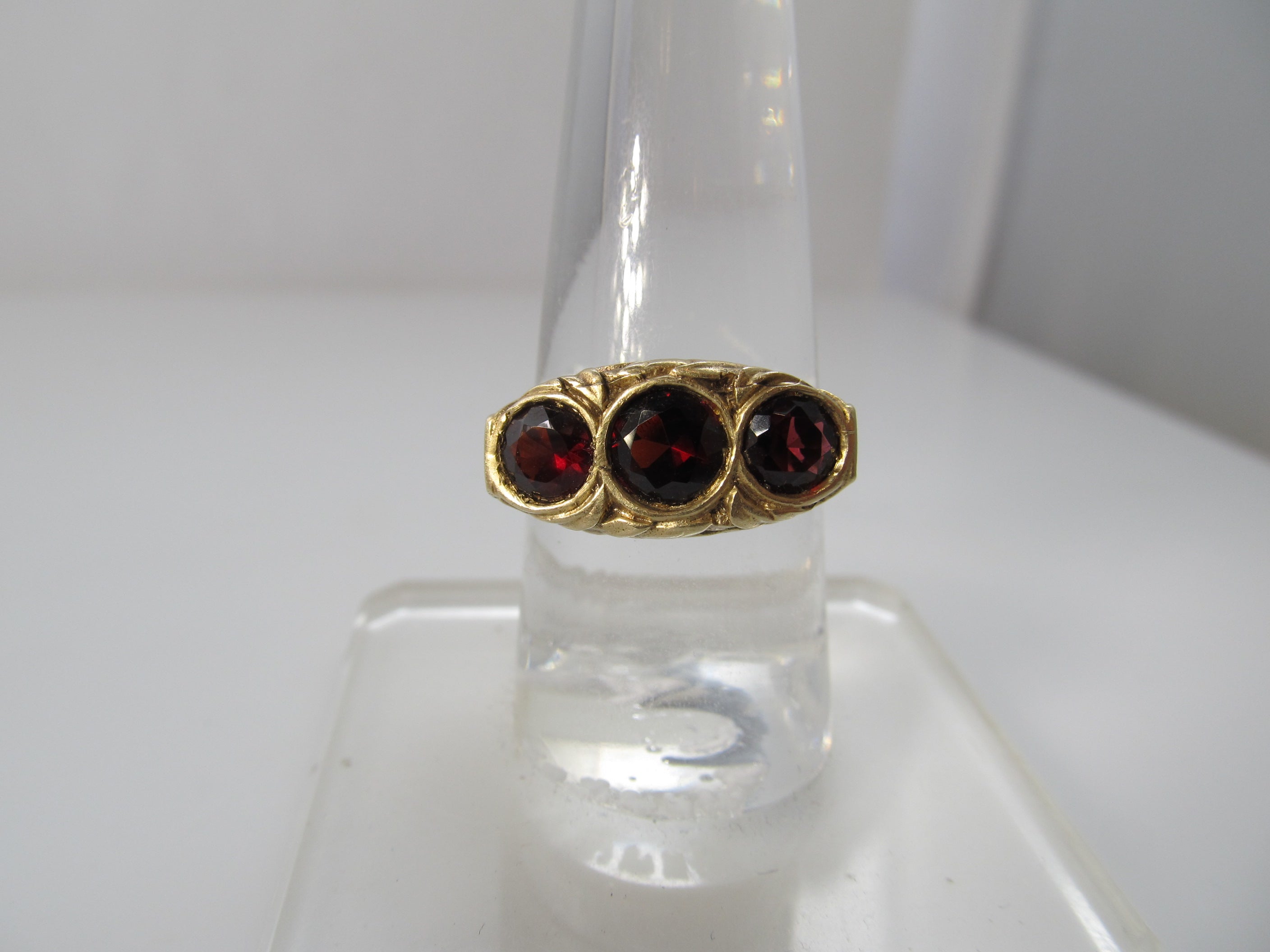 Antique 3 stone garnet ring