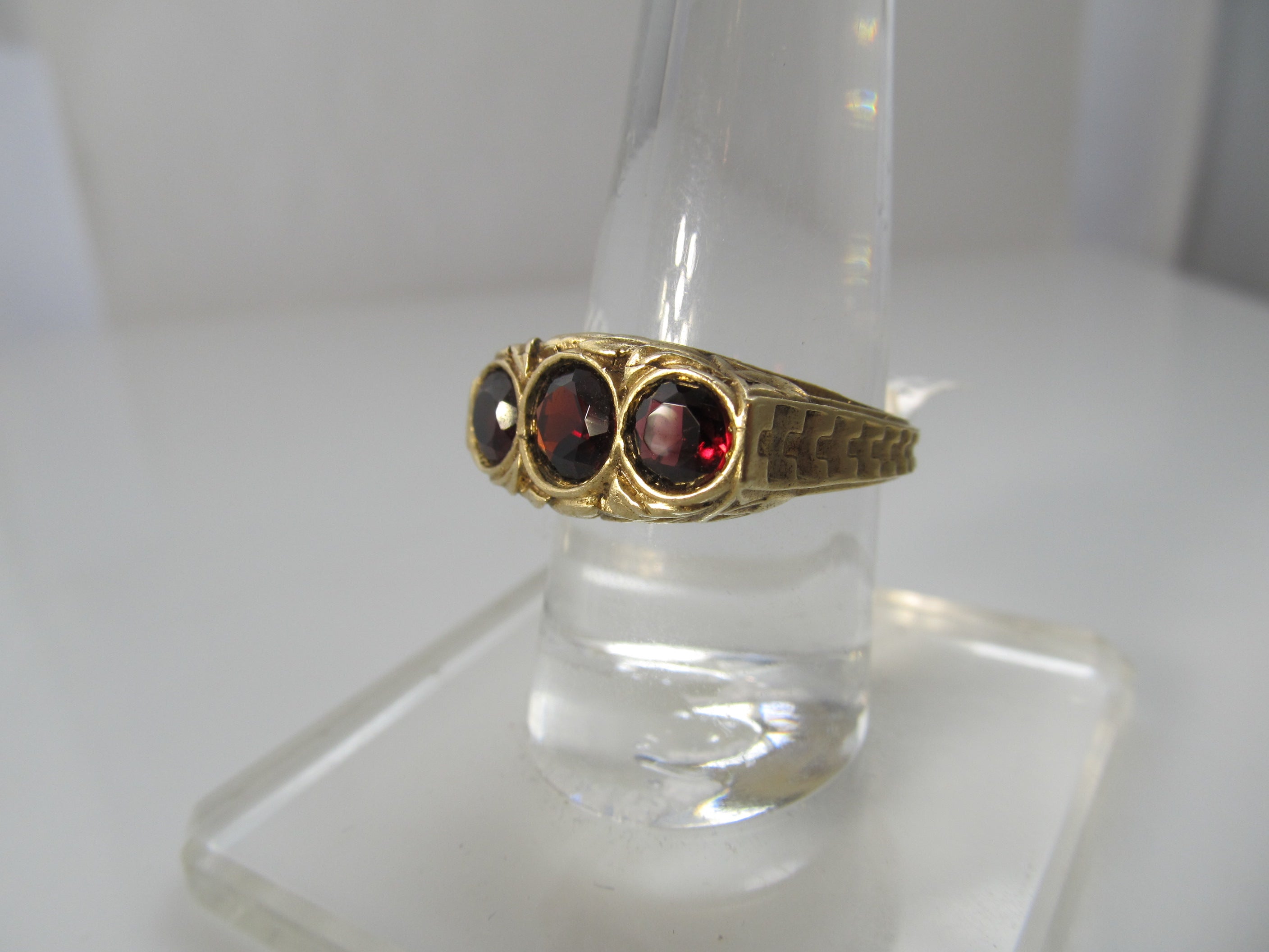 Antique 3 stone garnet ring