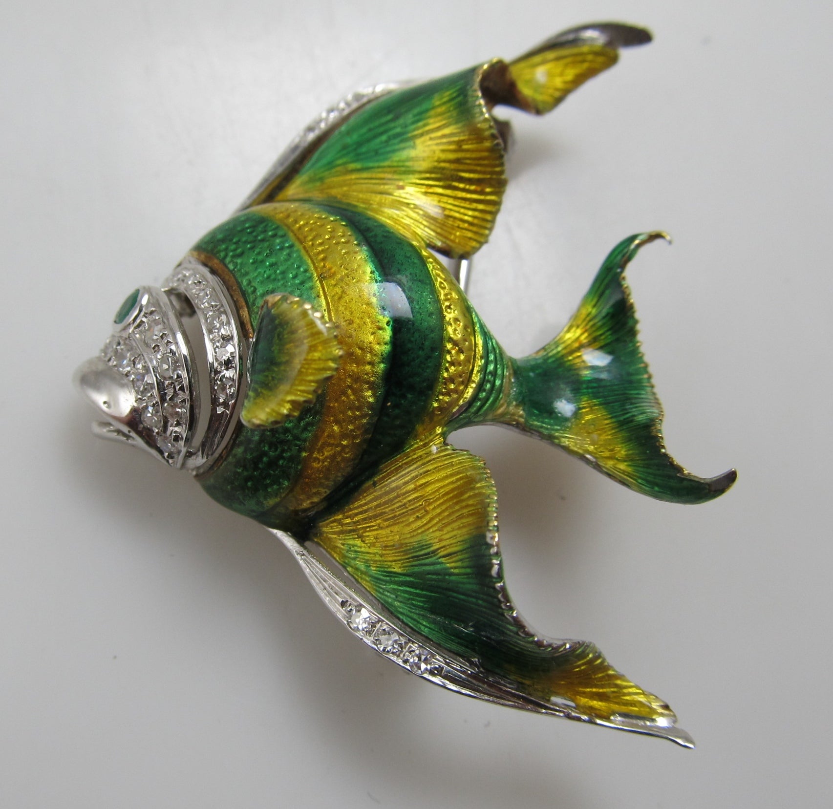 Vintage 18k diamond enamel fish pin