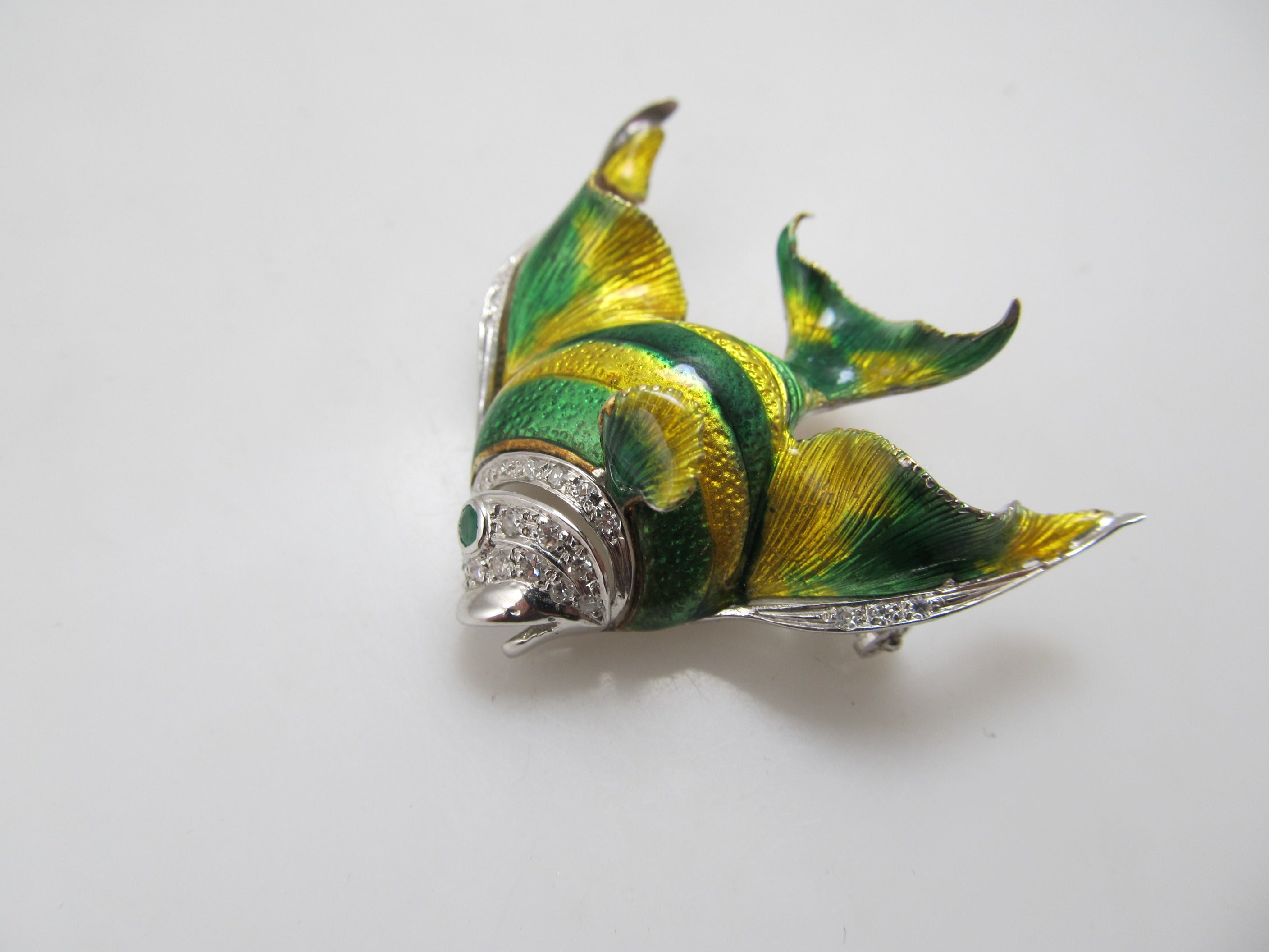 Vintage 18k diamond enamel fish pin