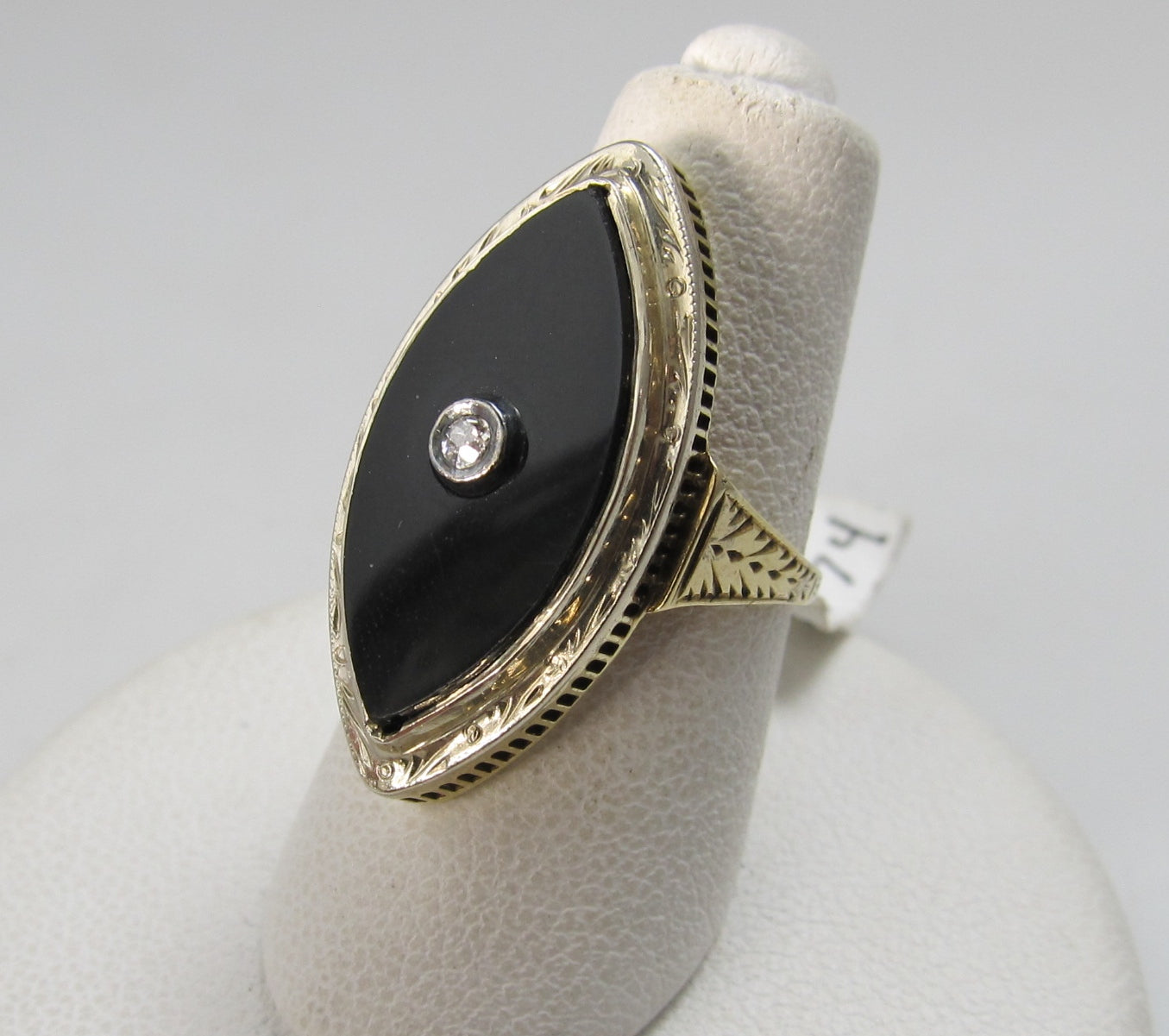 Vintage 1920's 14k yellow gold onyx diamond ring